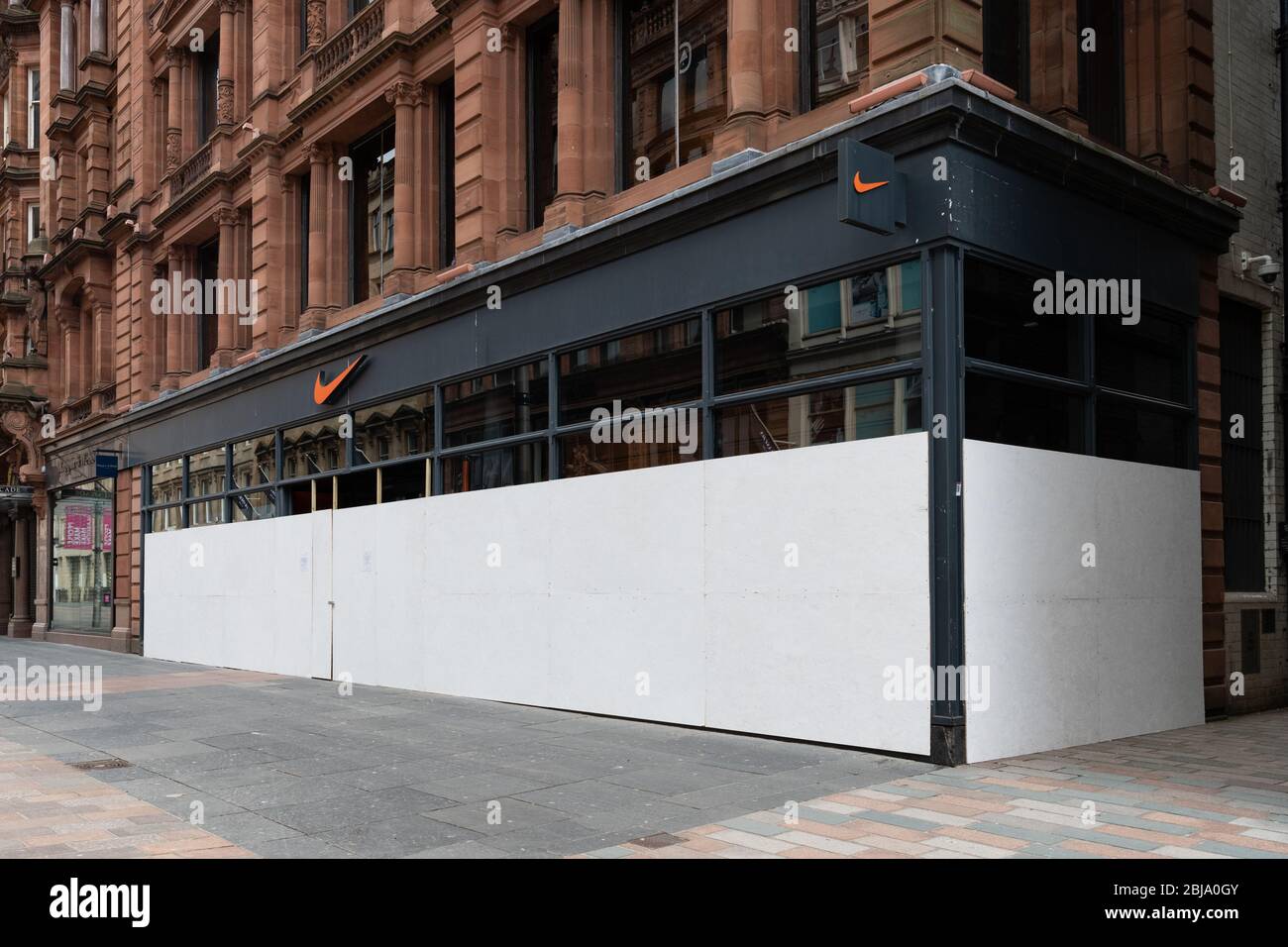Nike Store geschlossen und an Bord während der Sperrung der Coronavirus Pandemie, Buchanan Street, Glasgow, Schottland, Großbritannien Stockfoto