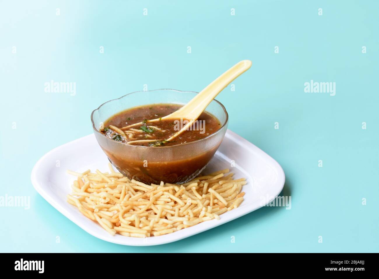 Gemüsesuppe, Gemüse-Manchow-Suppe, chinesisch-indische vegetarische Manchow-Suppe Stockfoto