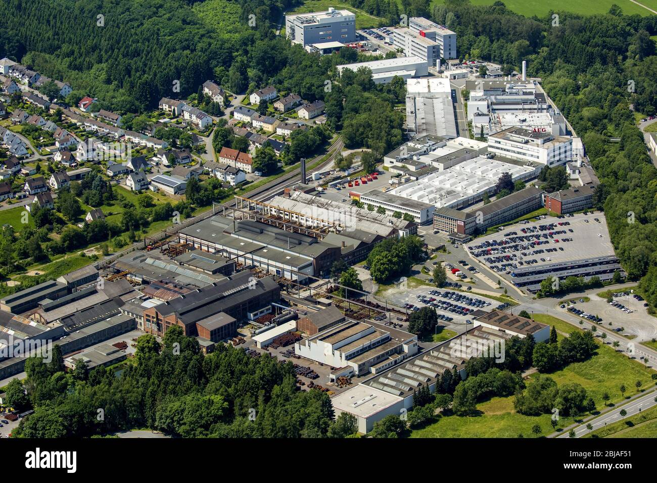 Gewerbegebiet und Geschäftsgründung an der Emil-Siepmann-Straße in Warstein, Halbleitergeschäft der Infineon Technologies AG Warstein, der AEG Power Solutions GmbH und der Siepmann - Works GmbH & Co KG, 07.06.2016, Deutschland, Nordrhein-Westfalen, Sauerland, Warstein Stockfoto