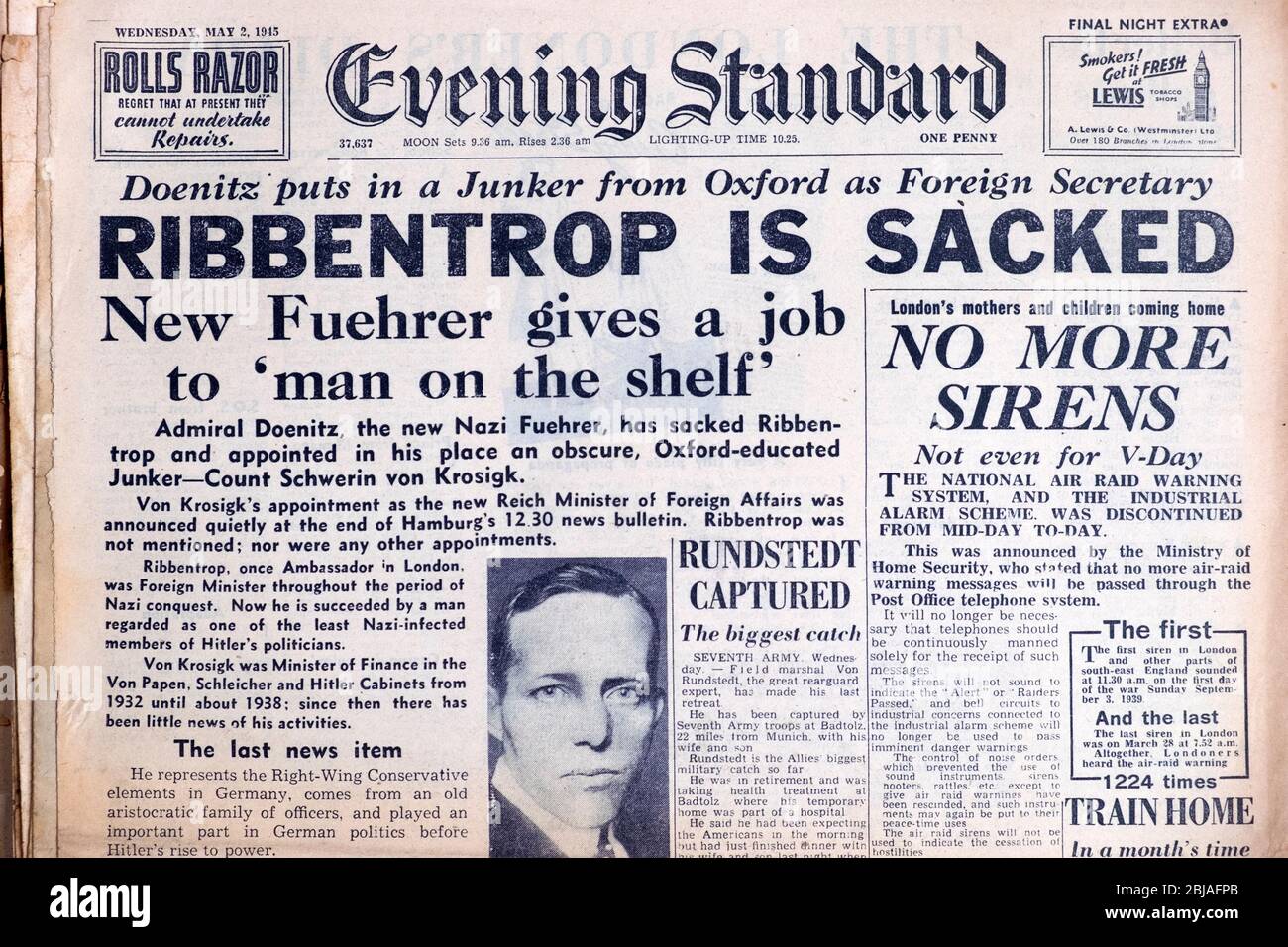 'Ribbentrop ist entlassen' 'Nein Sirenen nicht einmal für den V-Day' 'Londons Mütter und Kinder kommen nach Hause' Schlagzeilen aus dem 2. Weltkrieg 2. Mai 1945 London UK Stockfoto