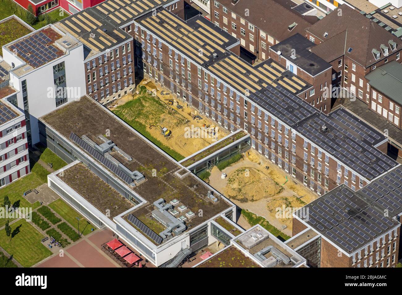 Baustelle am Klinikgelände des Klinikums Bergmannsheil und Kinderklinik Buer in Gelsenkirchen, 19.07.2016, Luftaufnahme, Deutschland, Nordrhein-Westfalen, Ruhrgebiet, Gelsenkirchen Stockfoto