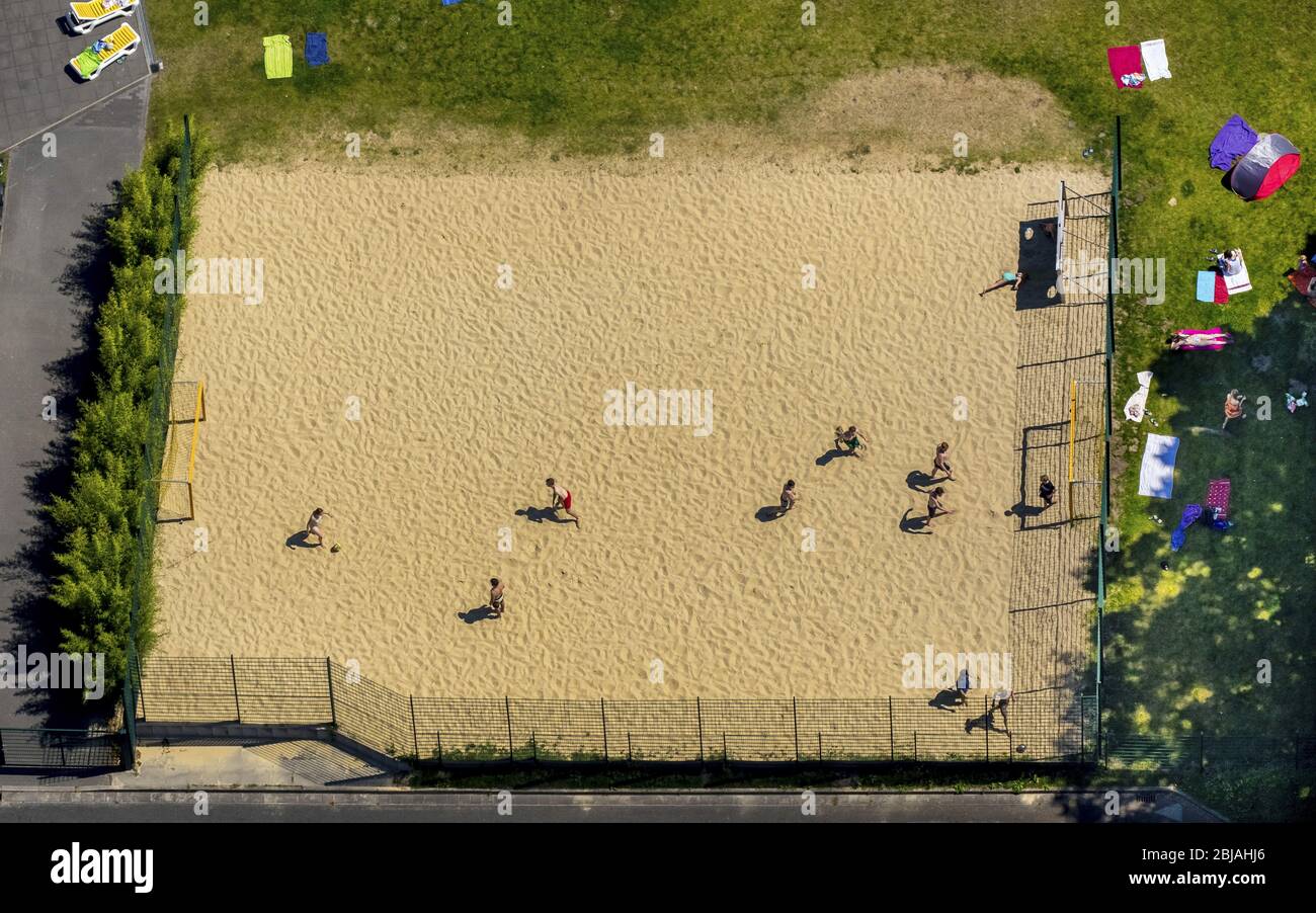 , Sandfläche des Strandparkplatzes am Pool Atlantis in Dorsten, 19.07.2016, Luftaufnahme, Deutschland, Nordrhein-Westfalen, Ruhrgebiet, Dorsten Stockfoto