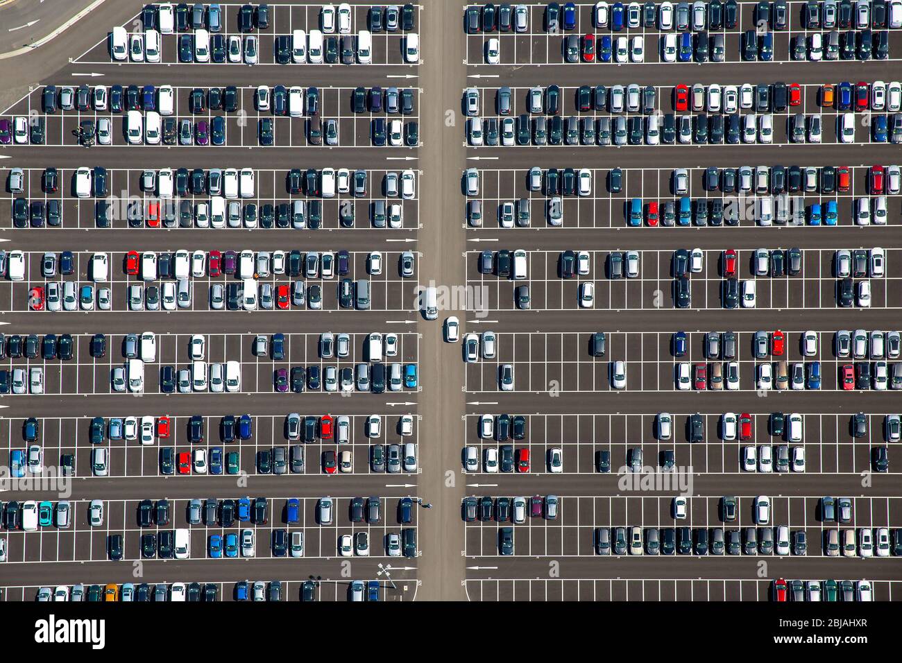 Parkplatz und Abstellplatz für Neuwagen Automobil in Zuelpich, 09.06.2016, Luftaufnahme, Deutschland, Nordrhein-Westfalen, Zuelpich Stockfoto