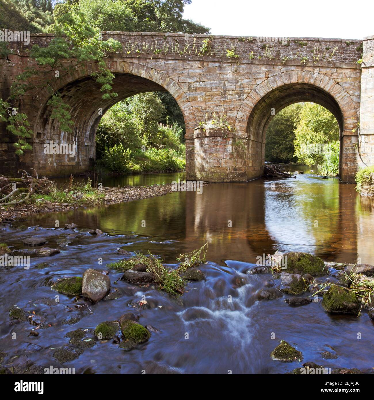 Brücke über den Fluss Derwent in Blanchland, Northumberland, England, Großbritannien. Stockfoto