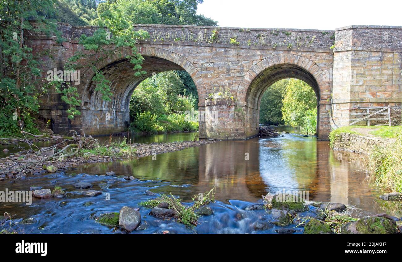 Brücke über den Fluss Derwent in Blanchland, Northumberland, England, Großbritannien. Stockfoto