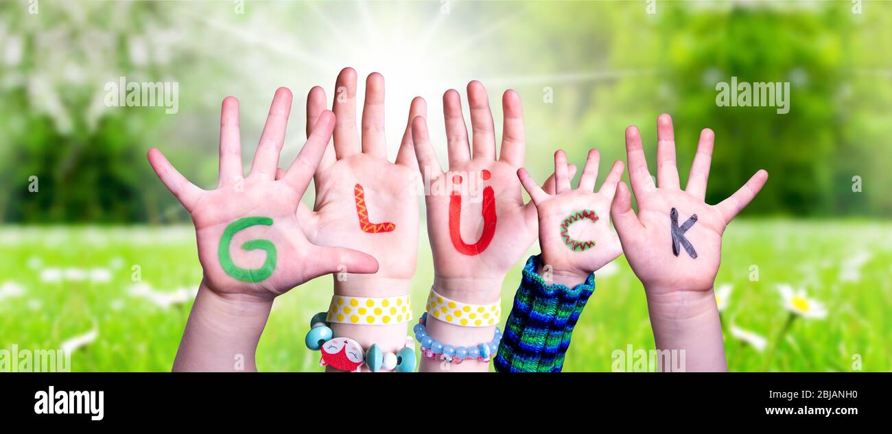 Kinder Hände Wort Bauen Glueck Bedeutet Glück, Graswiese Stockfotografie Alamy