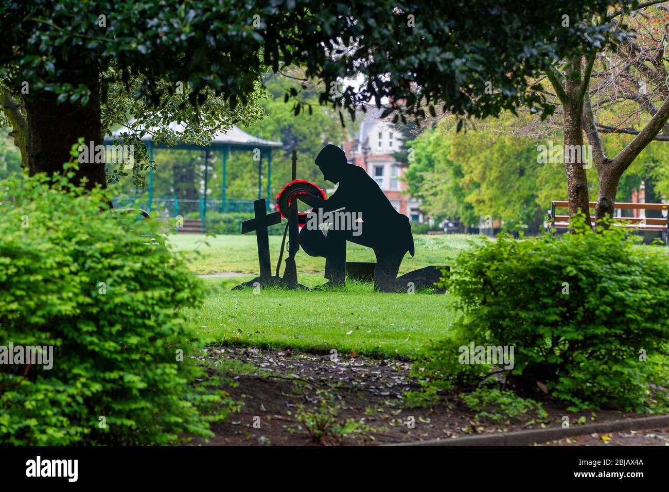 Denkmal für die Männer und Frauen, die in den beiden Weltkriegen ihr Leben verloren haben, Abington Park, Northampton, England, Großbritannien. Stockfoto