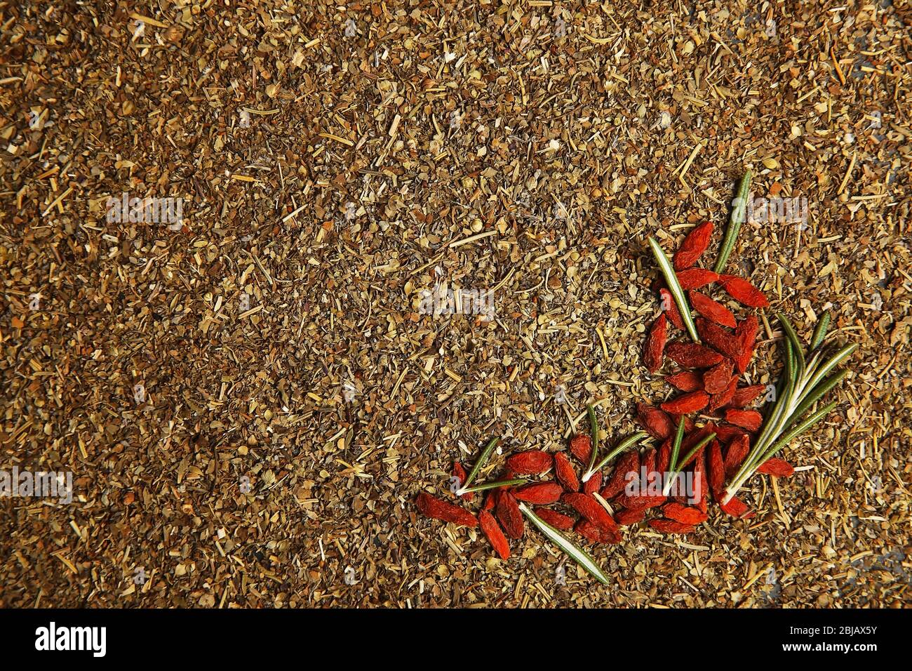 Rosmarin und Goji Beeren auf Gewürzen Hintergrund Stockfoto