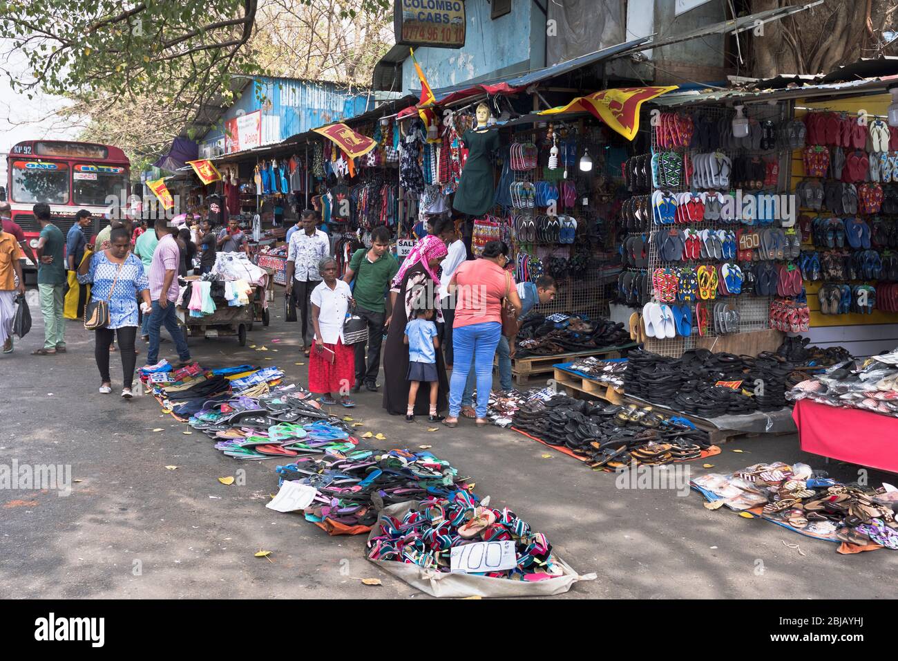 dh Märkte Verkaufsstände COLOMBO MARKT SRI LANKA ASIEN Lokal Menschen verkaufen Waren Street Shopping asien Stockfoto