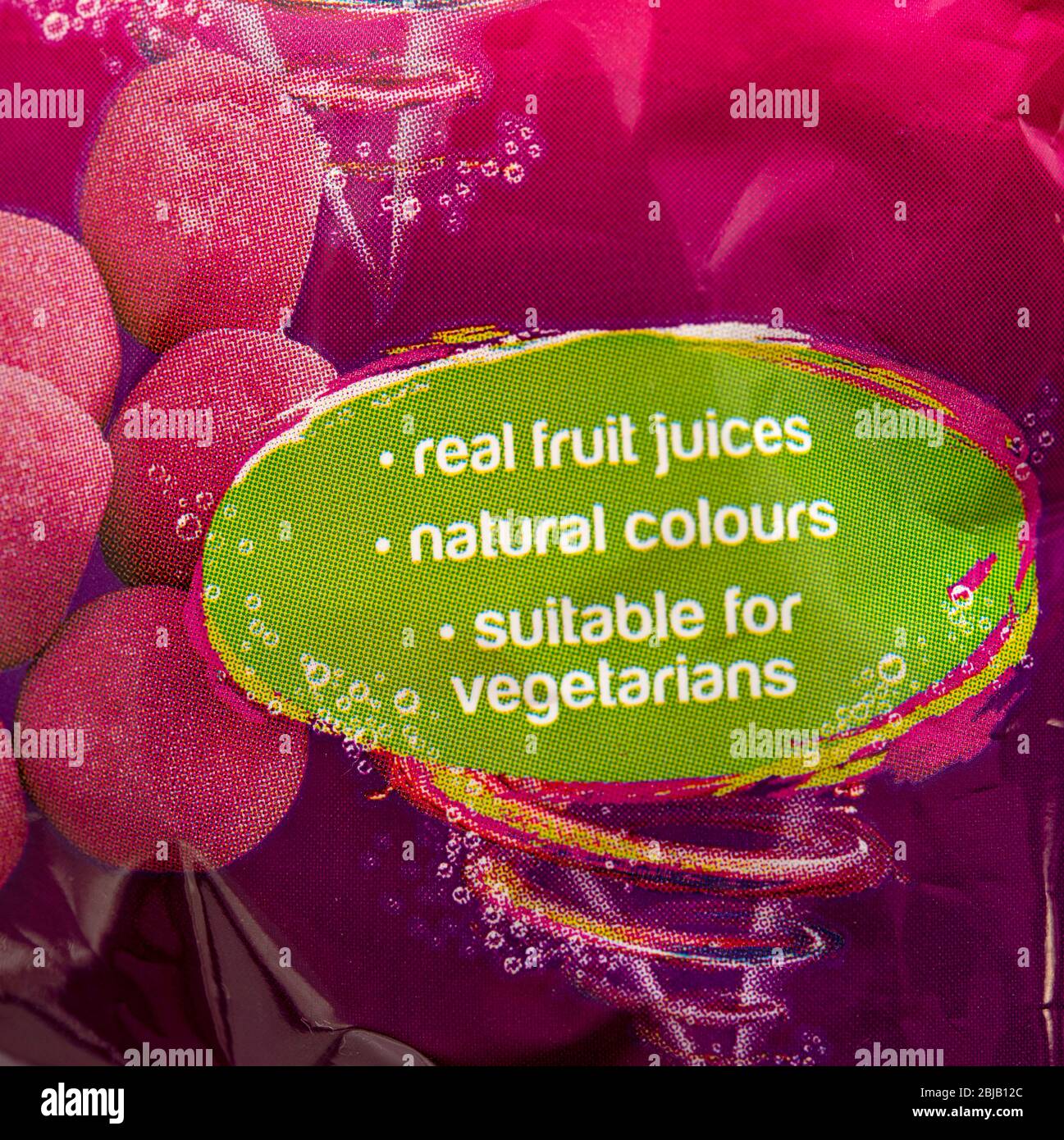 Konditoreiproduktetikettierung, echte Fruchtsäfte, natürliche Farben, geeignet für Vegetarier Stockfoto