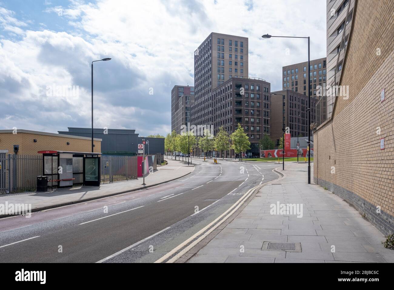 Lockdown London, 29. April 2020: York Way, leer von Verkehr und Fußgängern als Folge der Lockdown, die Großbritannien als Reaktion auf die Pandemie auferlegt wurde Stockfoto