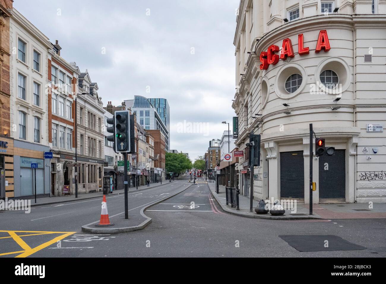 Lockdown London, 29. April 2020:eine leere Pentonville Road in London während der Coronavirus-Sperre Stockfoto