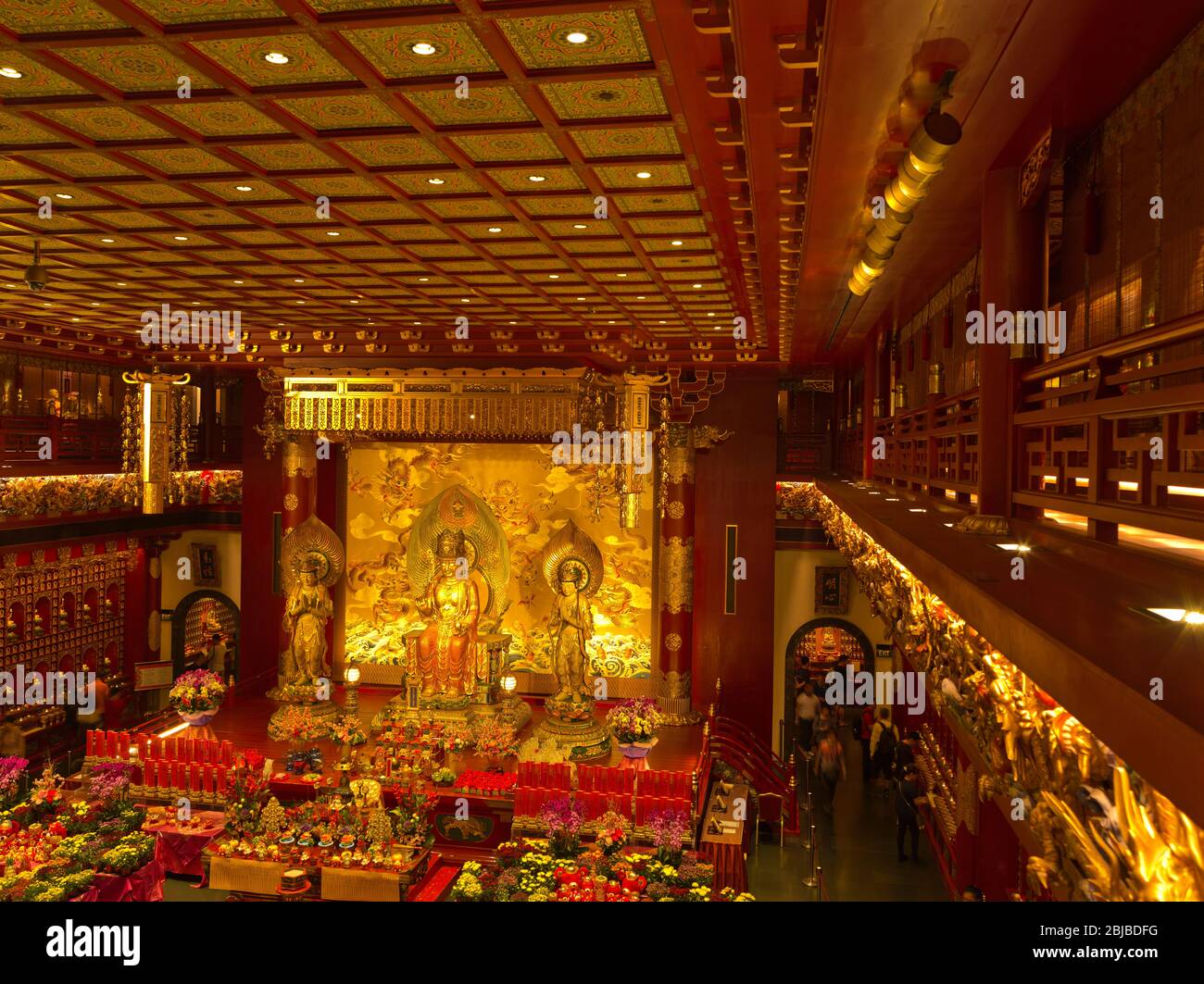 dh Buddha Tooth Relic Tempel CHINATOWN SINGAPUR Innere Buddhistische Tempel Museum Altäre Erbe Stockfoto