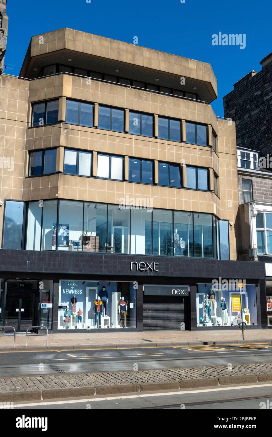 Der nächste Laden in der Princes Street ist während der Sperrung des Coronavirus geschlossen - Edinburgh, Schottland, Großbritannien Stockfoto