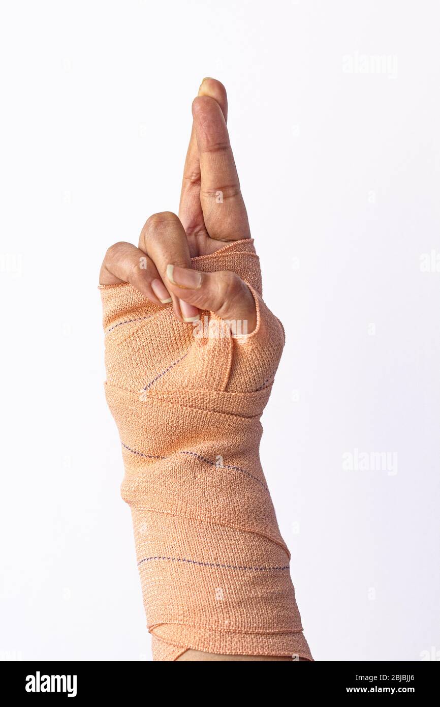 Gebrochene weibliche Hand Finger gekreuzt Geste Stockfoto