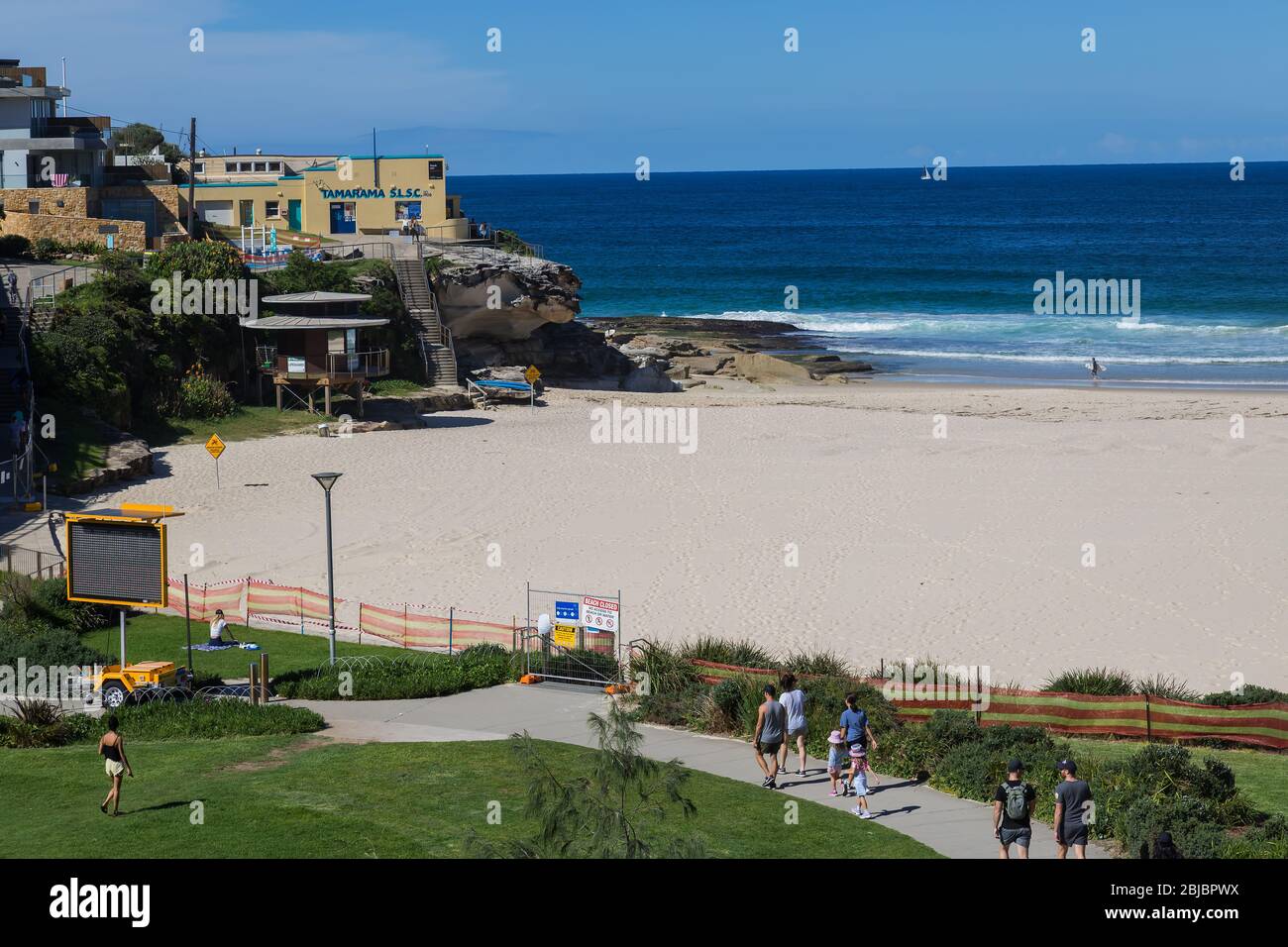 Sydney, Australien. Samstag, 18. April 2020. Tamarama Beach in Sydneys östlichen Vororten ist aufgrund der Coronavirus-Pandemie geschlossen. Von gestern Tamarama Stockfoto