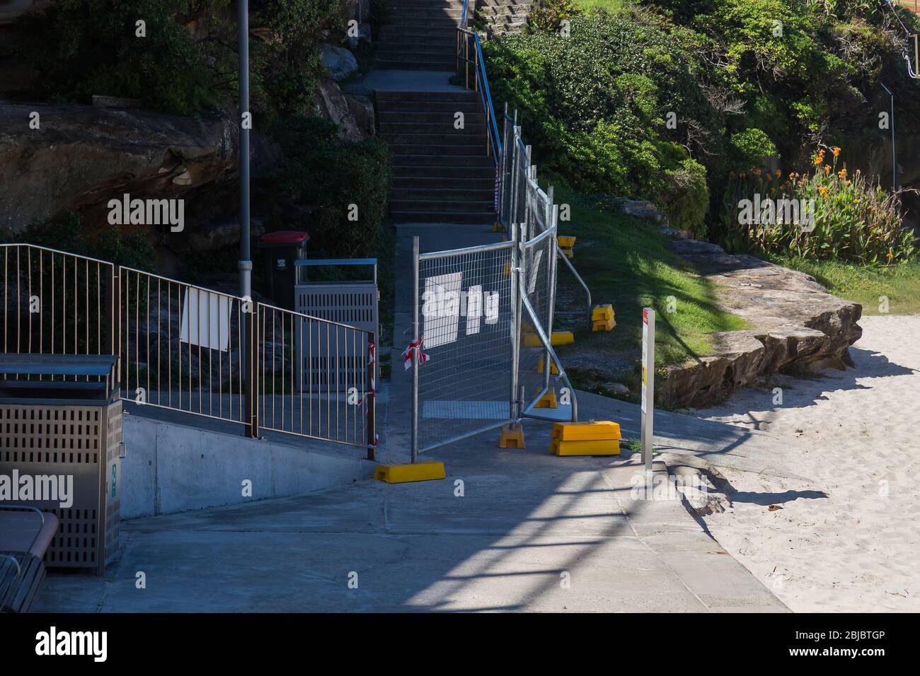 Sydney, Australien. Samstag, 18. April 2020.Tamarama Beach in Sydneys östlichen Vororten wegen der Coronavirus Pandemie geschlossen. Von gestern Tamarama Stockfoto