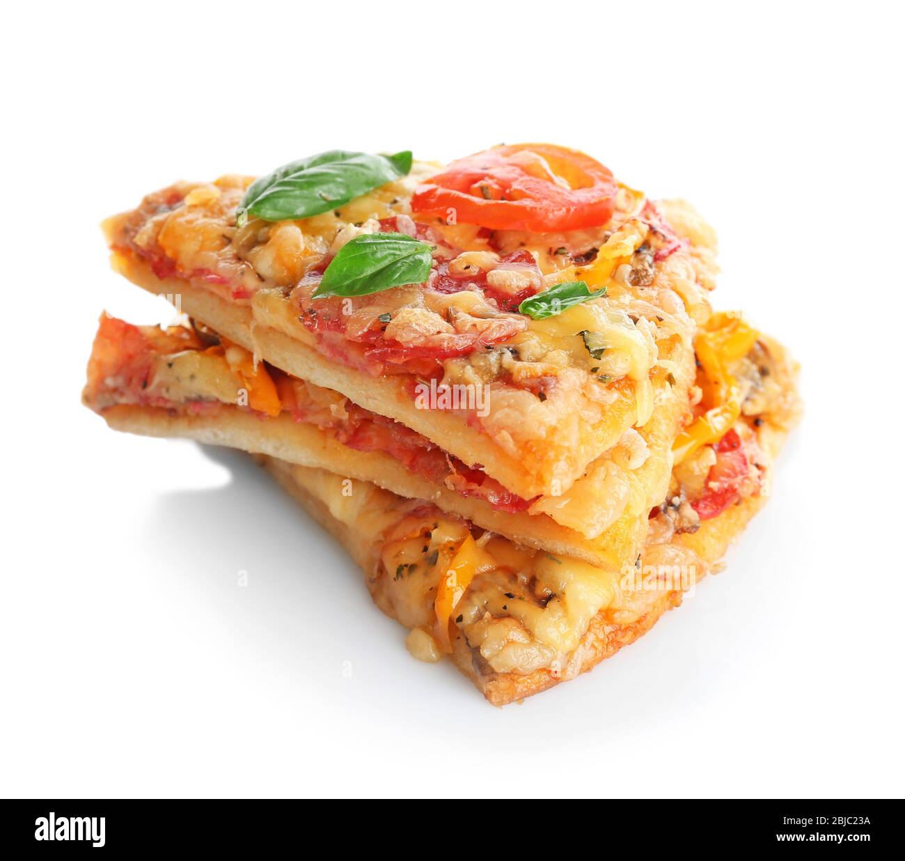 Scheiben schmackhafter italienischer Pizza auf Weiß isoliert Stockfoto