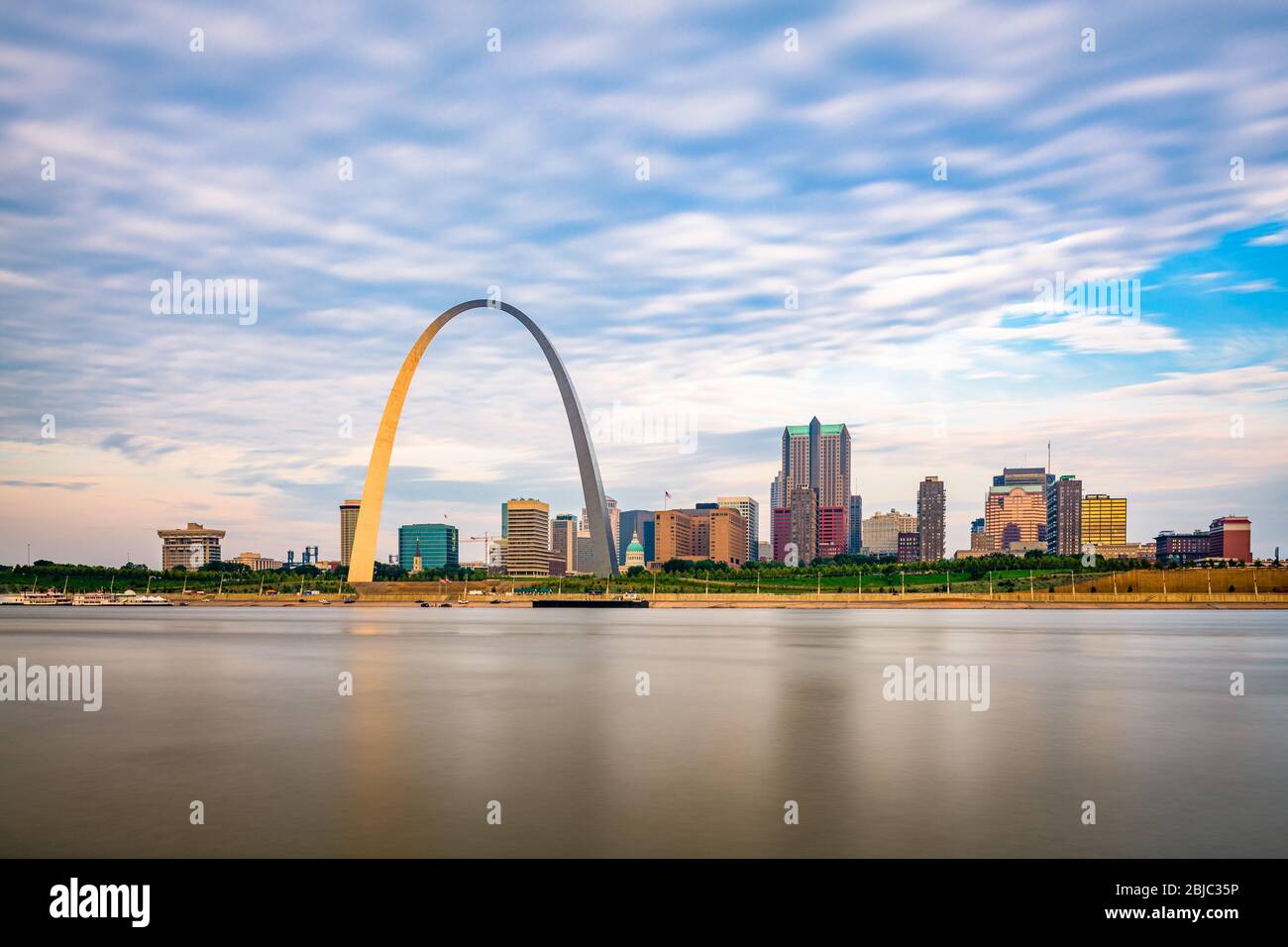 St. Louis, Missouri, USA Stadtbild im Stadtzentrum am Mississippi River. Stockfoto