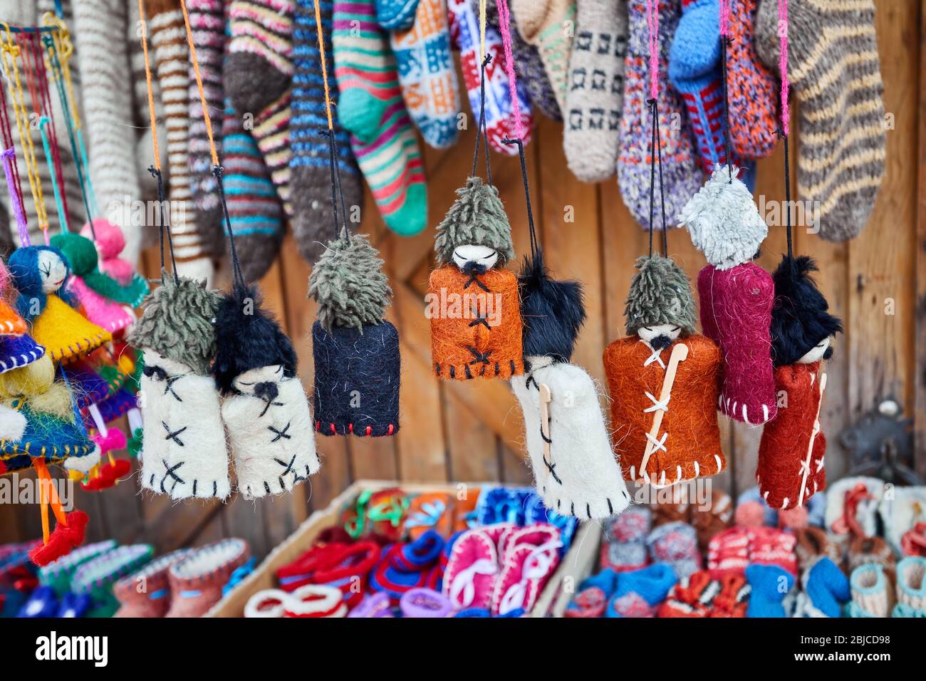 Georgische traditionelle Marionetten von Mann in Hut papaha auf dem Markt in Tiflis, Georgien Stockfoto
