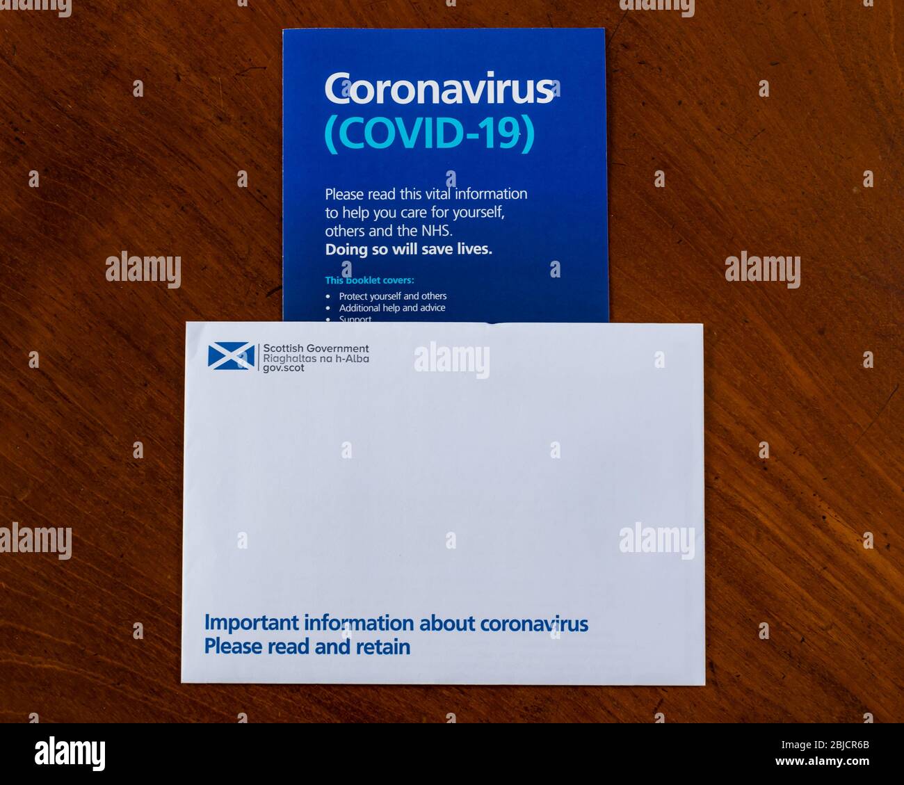 Schottland, Vereinigtes Königreich. April 2020. Coronavirus Brief von erstem Minister Nicola Sturgeon, schottische Regierung und NHS Informationsblatt an alle Häuser im Land heute erhalten gesendet Stockfoto