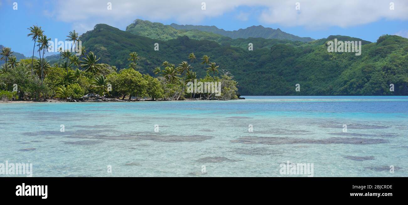 Tropische Insel und Lagune in Französisch-Polynesien, Huahine, Pazifik, Ozeanien Stockfoto