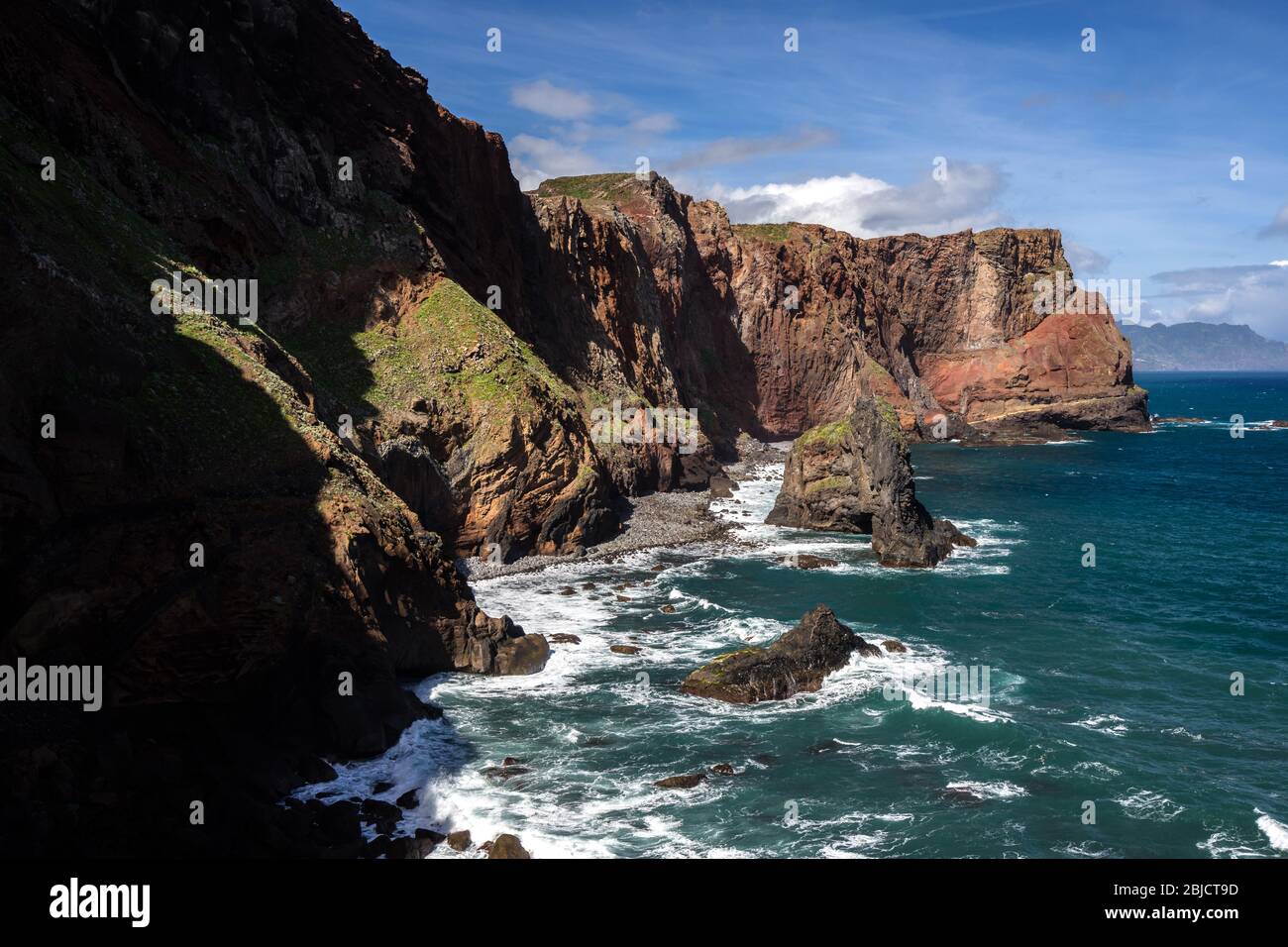 Gefährliche Breakers an der Küste von Sao Lourencos; Madeira Stockfoto