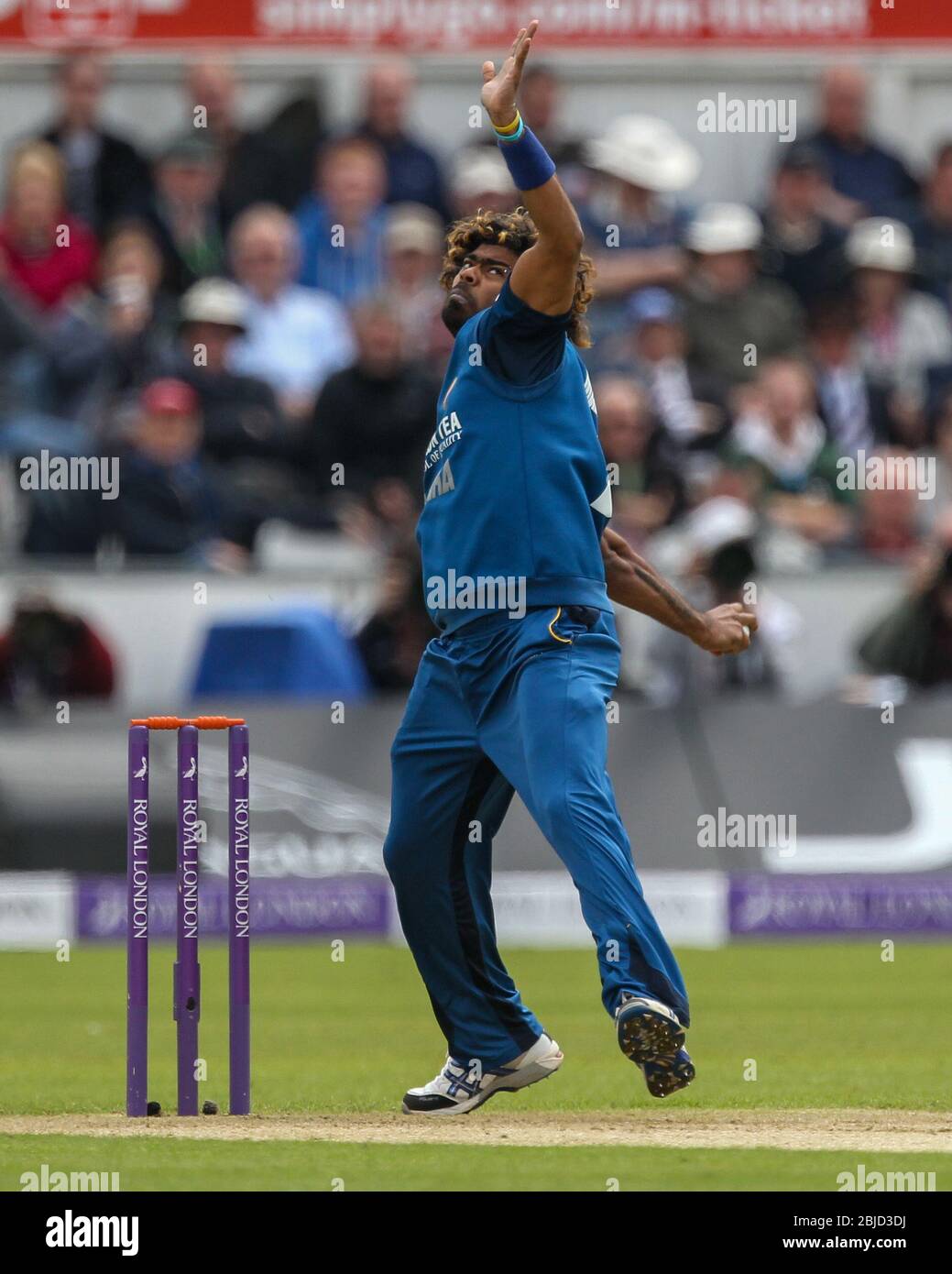 CHESTER LE STREET, ENGLAND - Laith Malinga von Sri Lanka Bowling während der 2. ODI zwischen England und Sri Lanka an der Emirates Riverside, Chester le Street am Sonntag 25. Mai 2014 (Quelle: Mark Fletcher Mi News) Stockfoto
