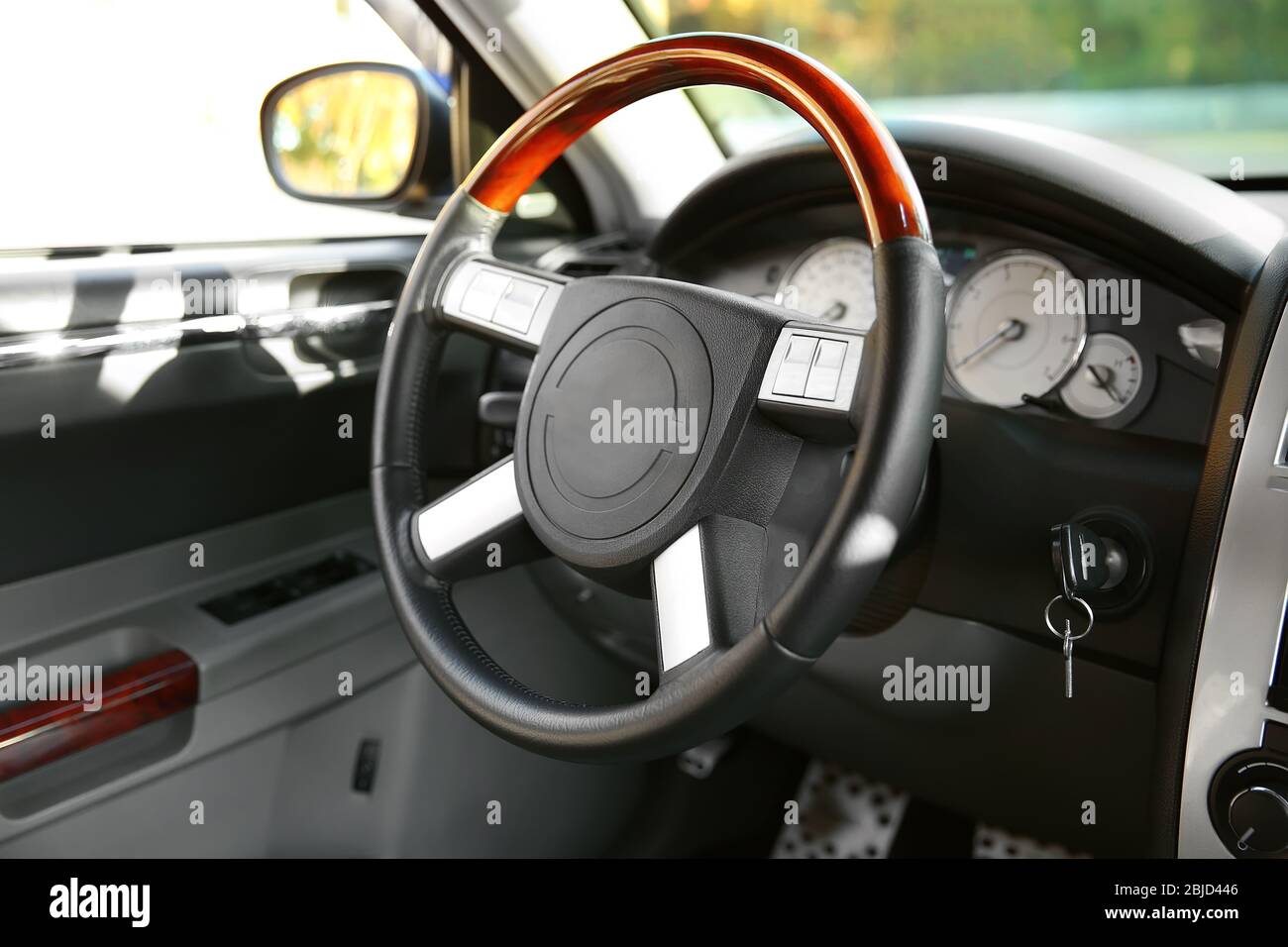 Nahaufnahme des teuren Autoinnenraums Stockfoto