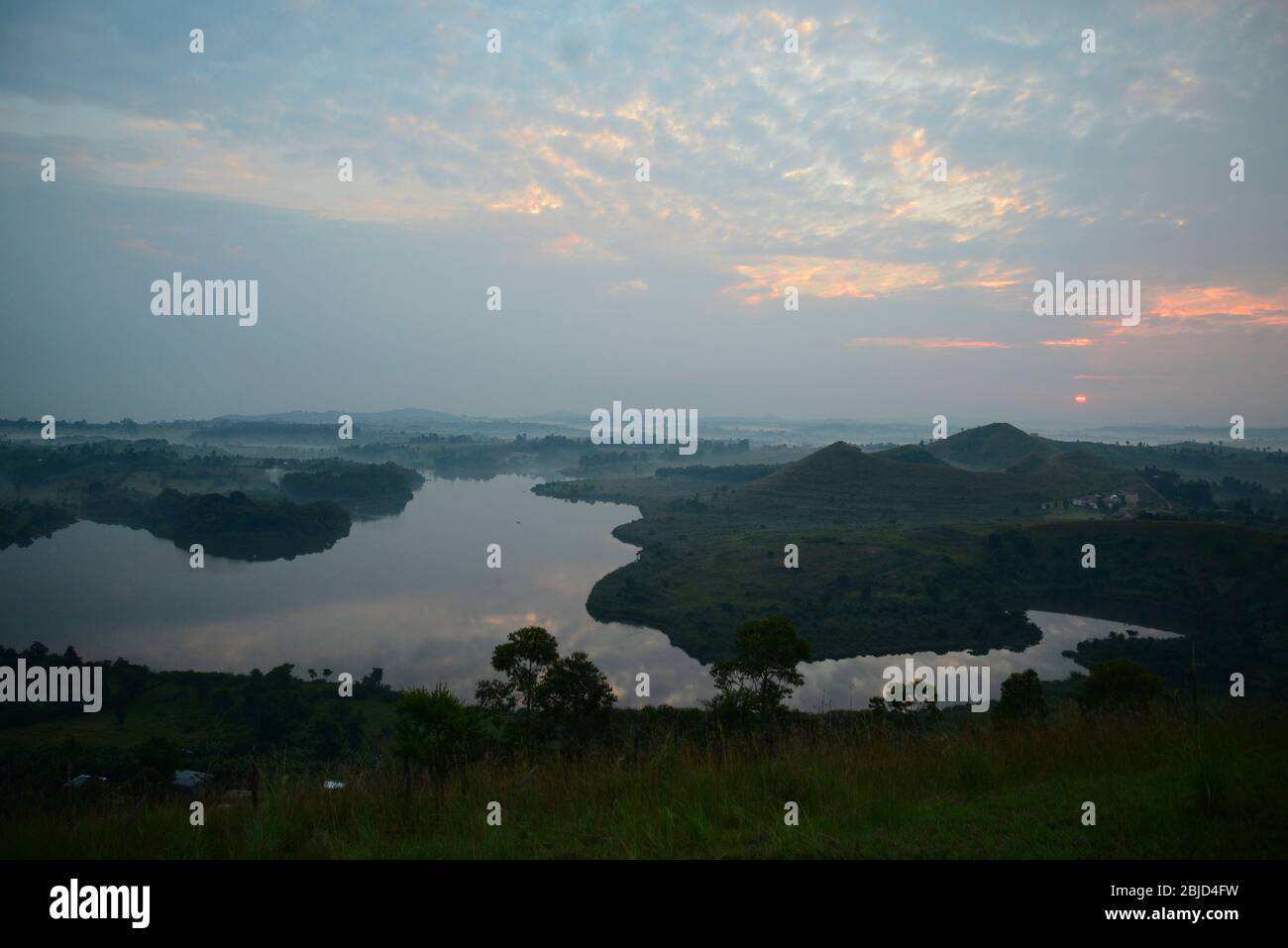Kraterseen in der Nähe von Fort Portal in Uganda, Zentralafrika. Stockfoto