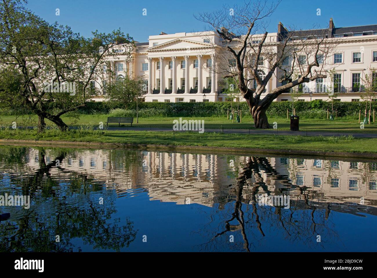 Abschnitt Cornwall Terrasse und Kanal Regents Park London England Stockfoto