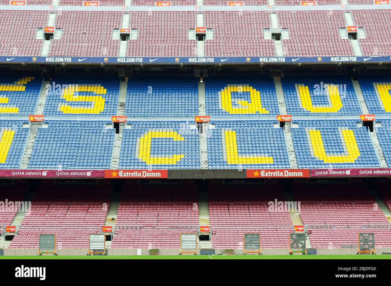 Barcelona, Spanien - 22. September 2014: Eines der Stände mit Barcelonas Motto, Mes Que un Club, d. h. mehr als ein Club. Camp Nou, Barcelona, Stockfoto