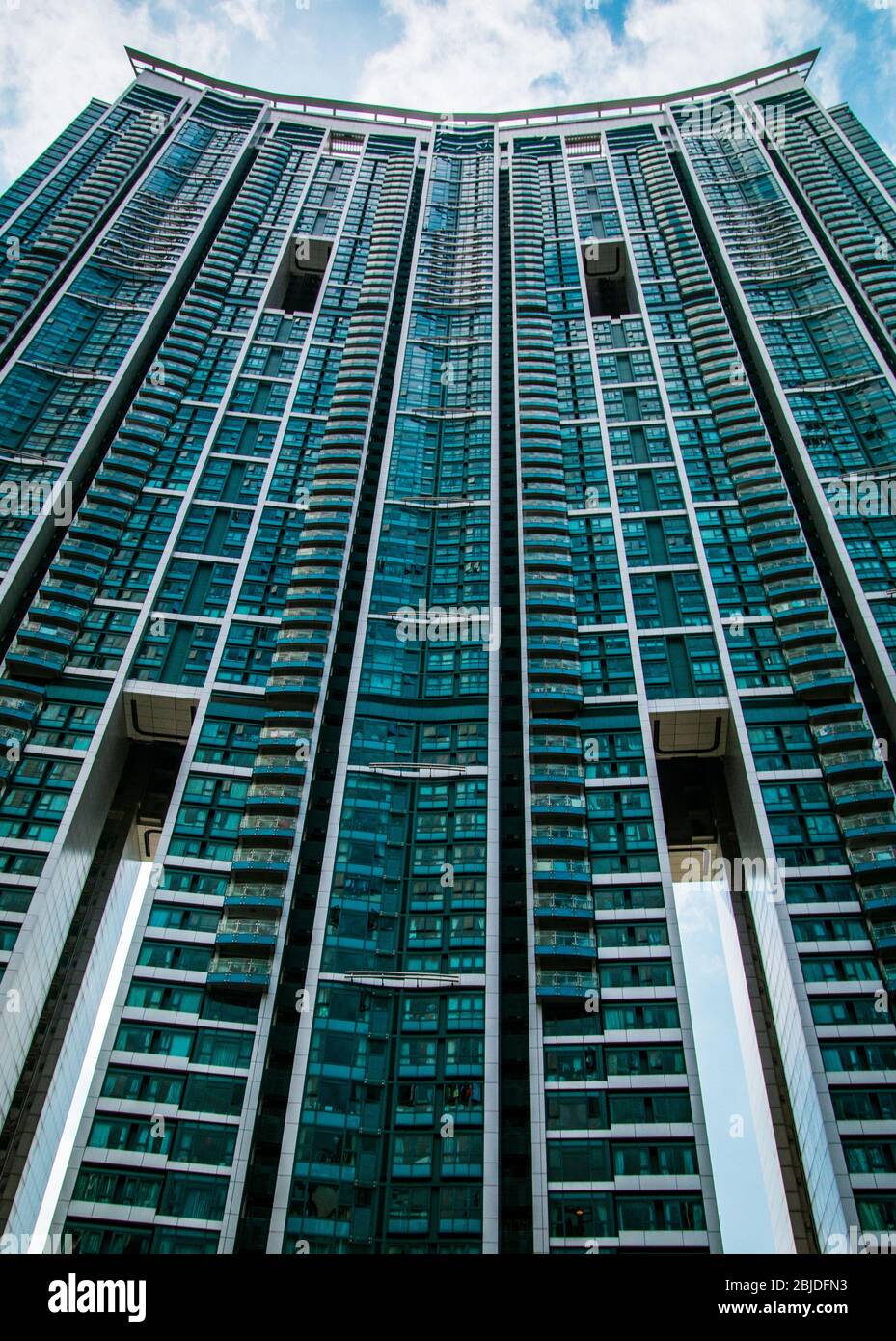 Das Harbourside (chinesisch: 君臨天下; kantonesisches Yale: Gwānlàhm Tīnhah) ist ein 255 m (836.6 ft) hoher Wolkenkratzer für Wohngebäude am Union Square, Hongkong. Stockfoto