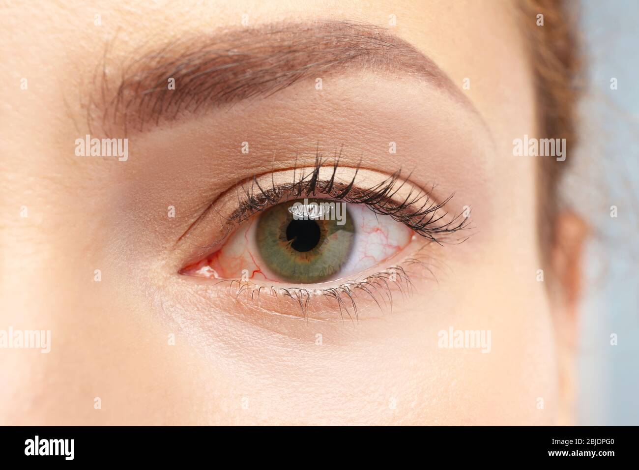 Braunäugige weibliche Gesicht, Nahaufnahme Stockfoto