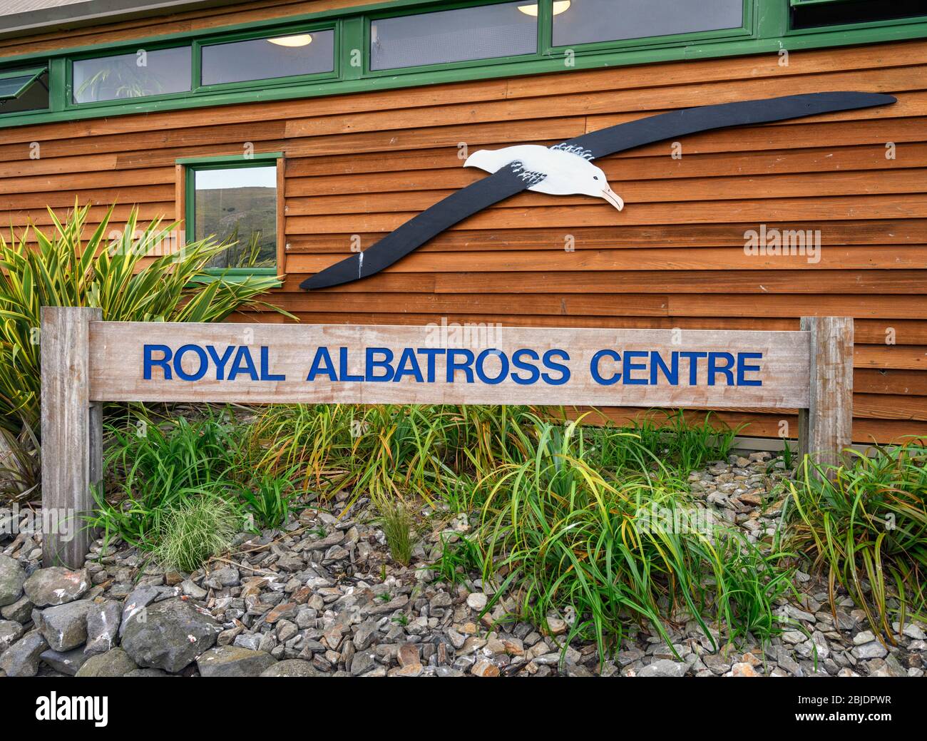 Schild am Eingang zum Royal Albatross Centre, Taiaroa Head, Dunedin, Neuseeland Stockfoto