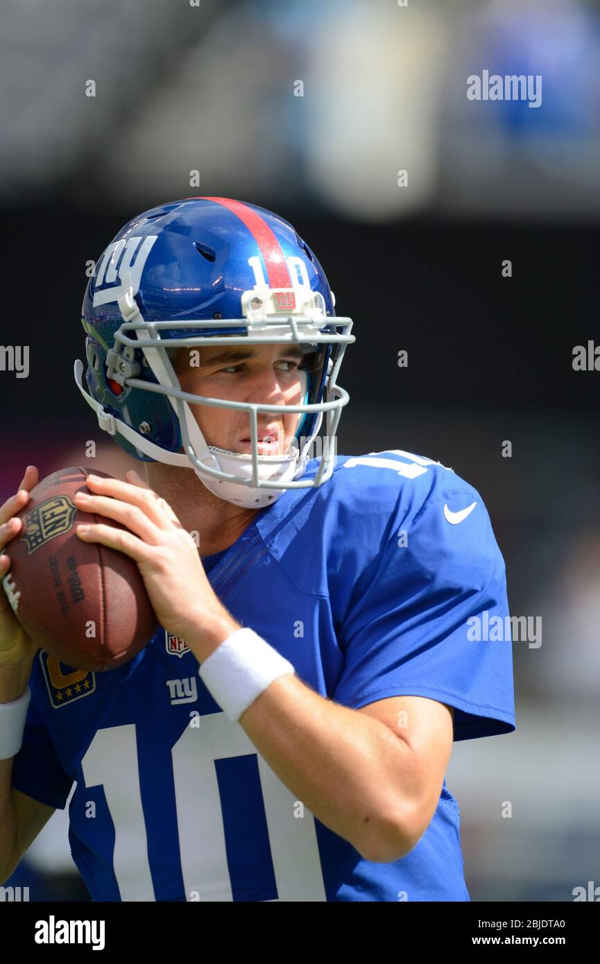 16. September 2012: New York Giants Quarterback Eli Manning (10) wärmt vor dem Start eines NFL NFC Matchup der Woche 2 zwischen den Tampa Bay Buccaneers Stockfoto