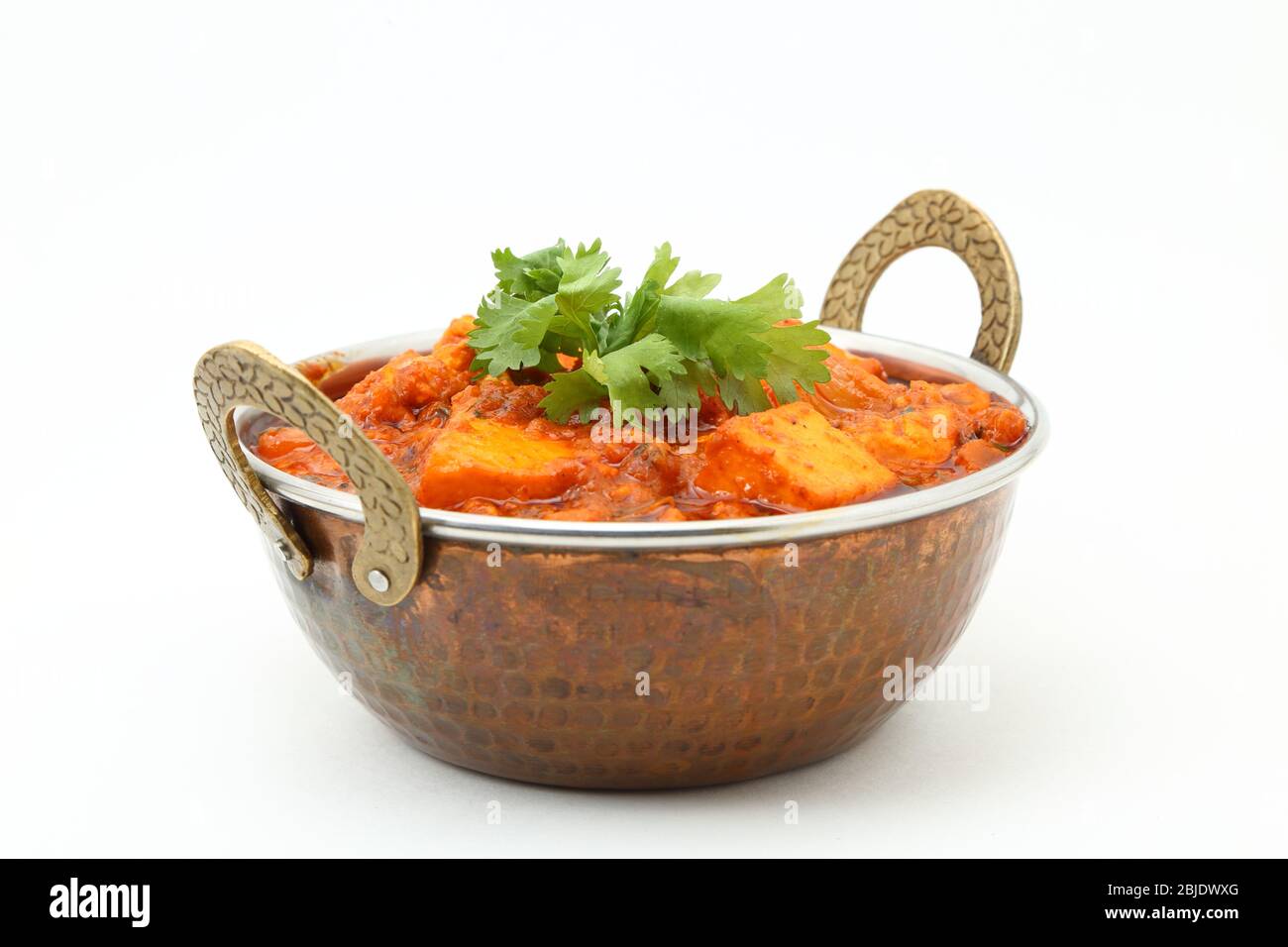 HÜTTENKÄSE IM INDISCHEN STIL VEGETARISCHES CURRY GERICHT. Kadai Paneer: Traditionelle indische Küche Stockfoto