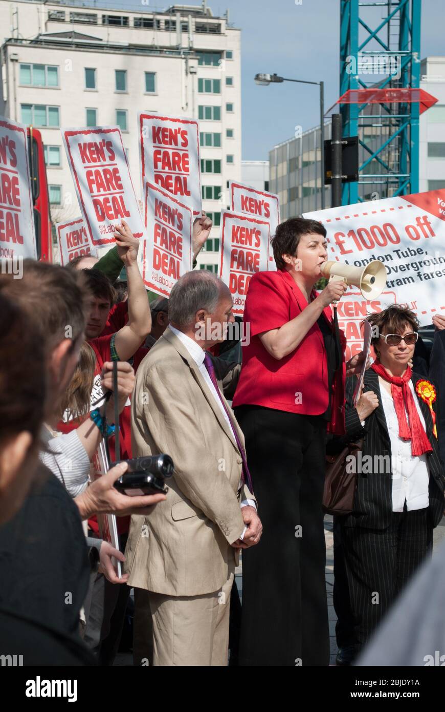 Kens Fare Deal Labour Party Bürgermeister von London Ken Livingstone in Lyric Square, Hammersmith, London W6 Stockfoto