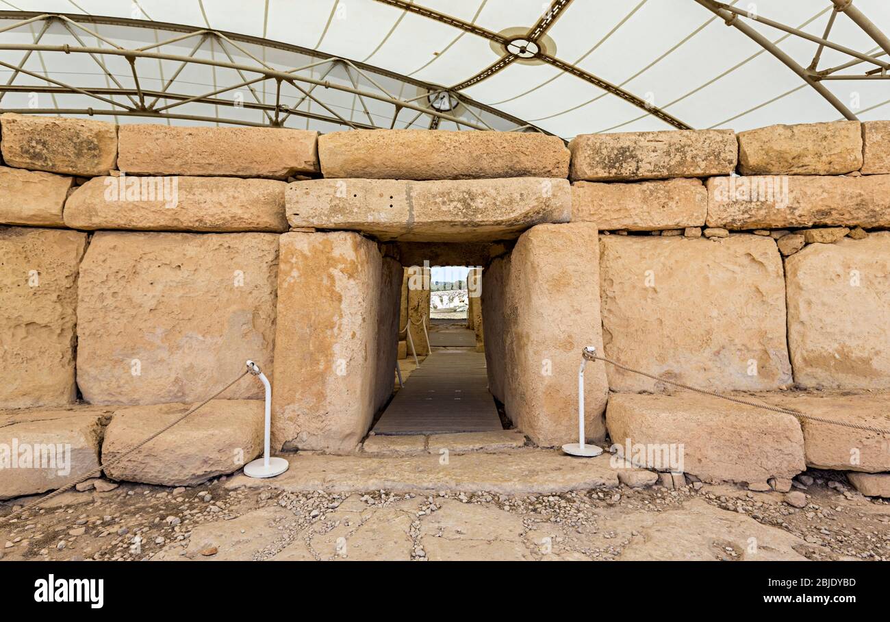 Südöstlicher Eingang in Hagar Qim prähistorischen Tempel, Qrendi, Malta Stockfoto