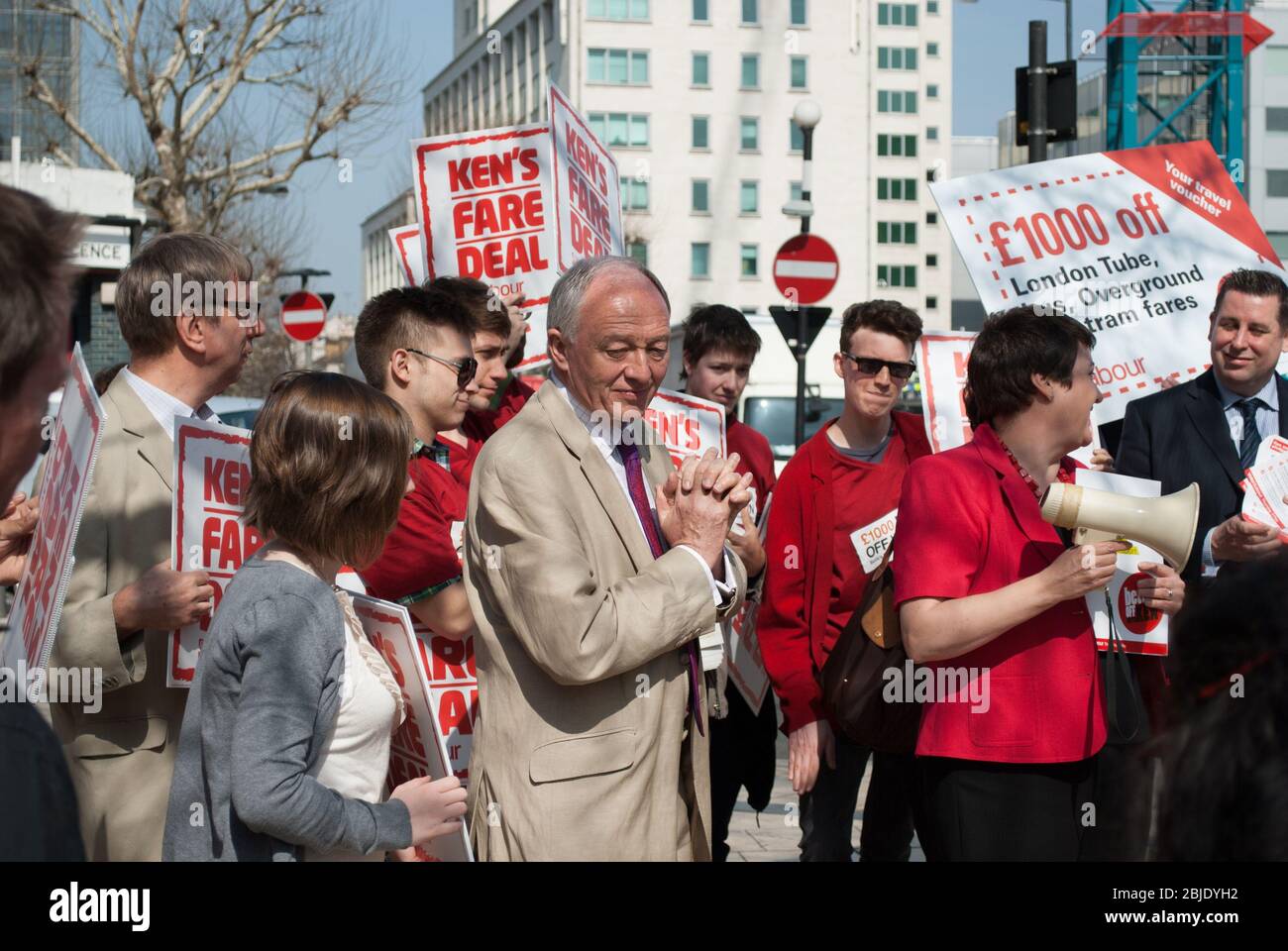 Kens Fare Deal Labour Party Bürgermeister von London Ken Livingstone in Lyric Square, Hammersmith, London W6 Stockfoto