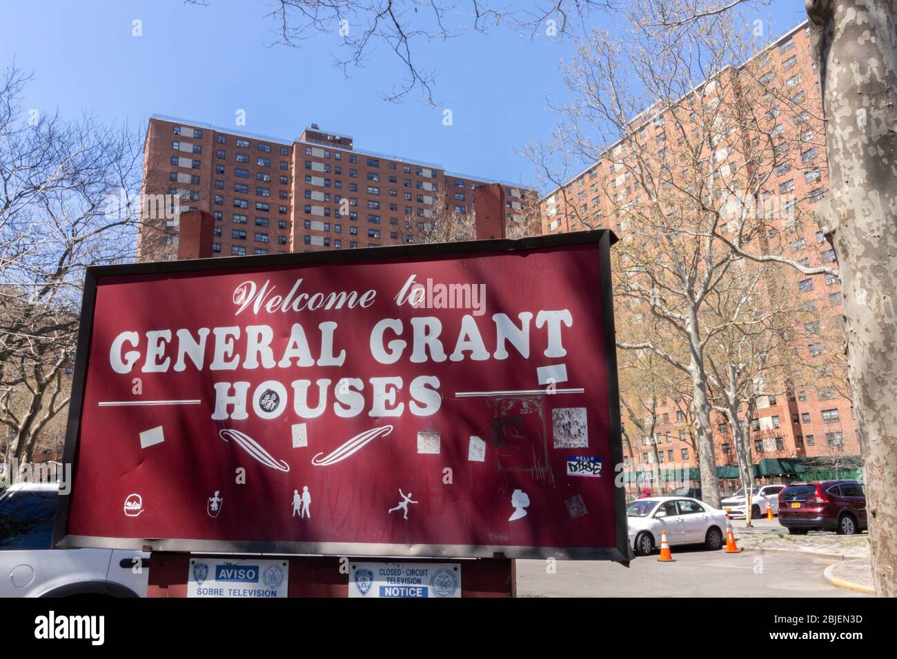 schild am 125. Eingang zum öffentlichen Wohnprojekt General Grant Houses in Harlem, das von der New York City Housing Authority oder NYCHA betrieben wird. Stockfoto