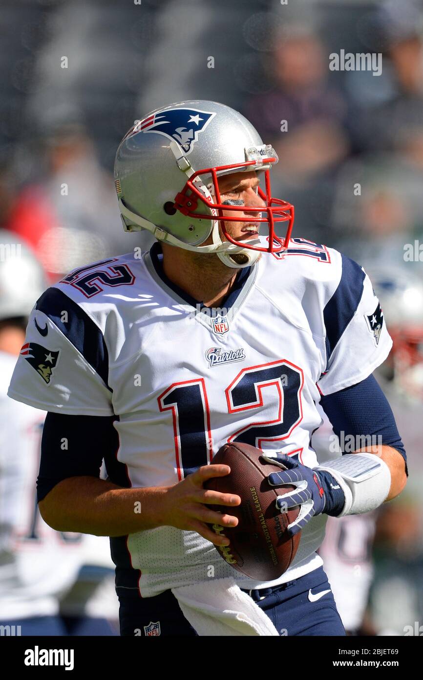 20. Oktober 2013: New England Patriots Quarterback Tom Brady (12) während der Vorspielaufläufe während einer Woche 7 AFC East Matchup zwischen der New England Pat Stockfoto