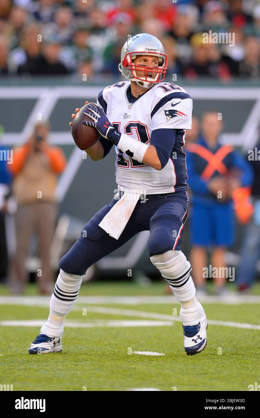 20. Oktober 2013: New England Patriots Quarterback Tom Brady (12) fällt in der zweiten Hälfte einer Woche 7 AFC East Matchup zwischen den N zurück zu passen Stockfoto