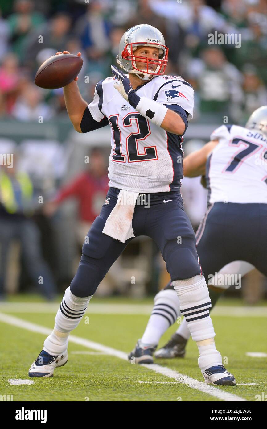 20. Oktober 2013: New England Patriots Quarterback Tom Brady (12) fällt in der zweiten Hälfte einer Woche 7 AFC East Matchup zwischen den N zurück zu passen Stockfoto