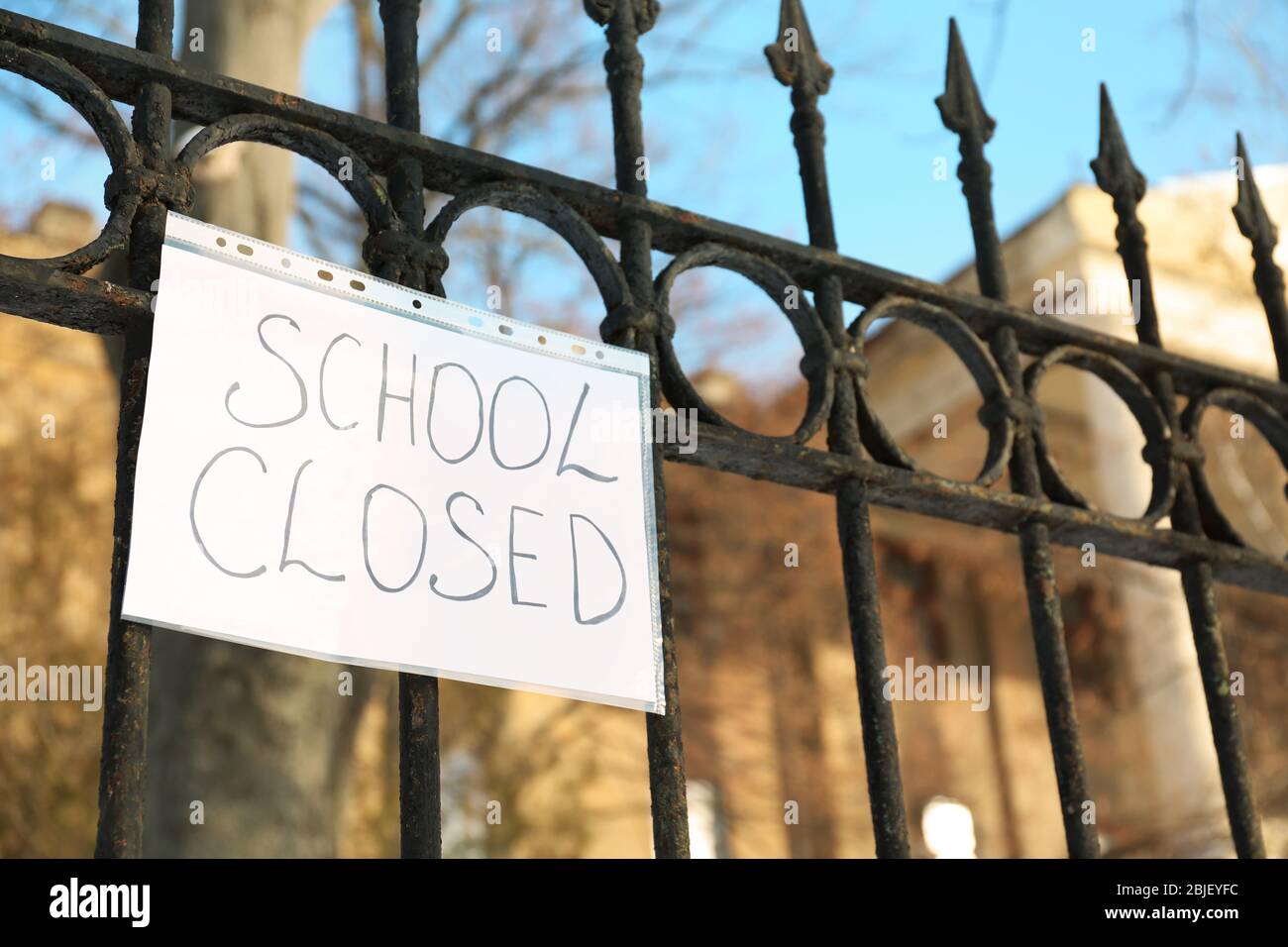 Schule wegen starkem Schneefall geschlossen Stockfoto