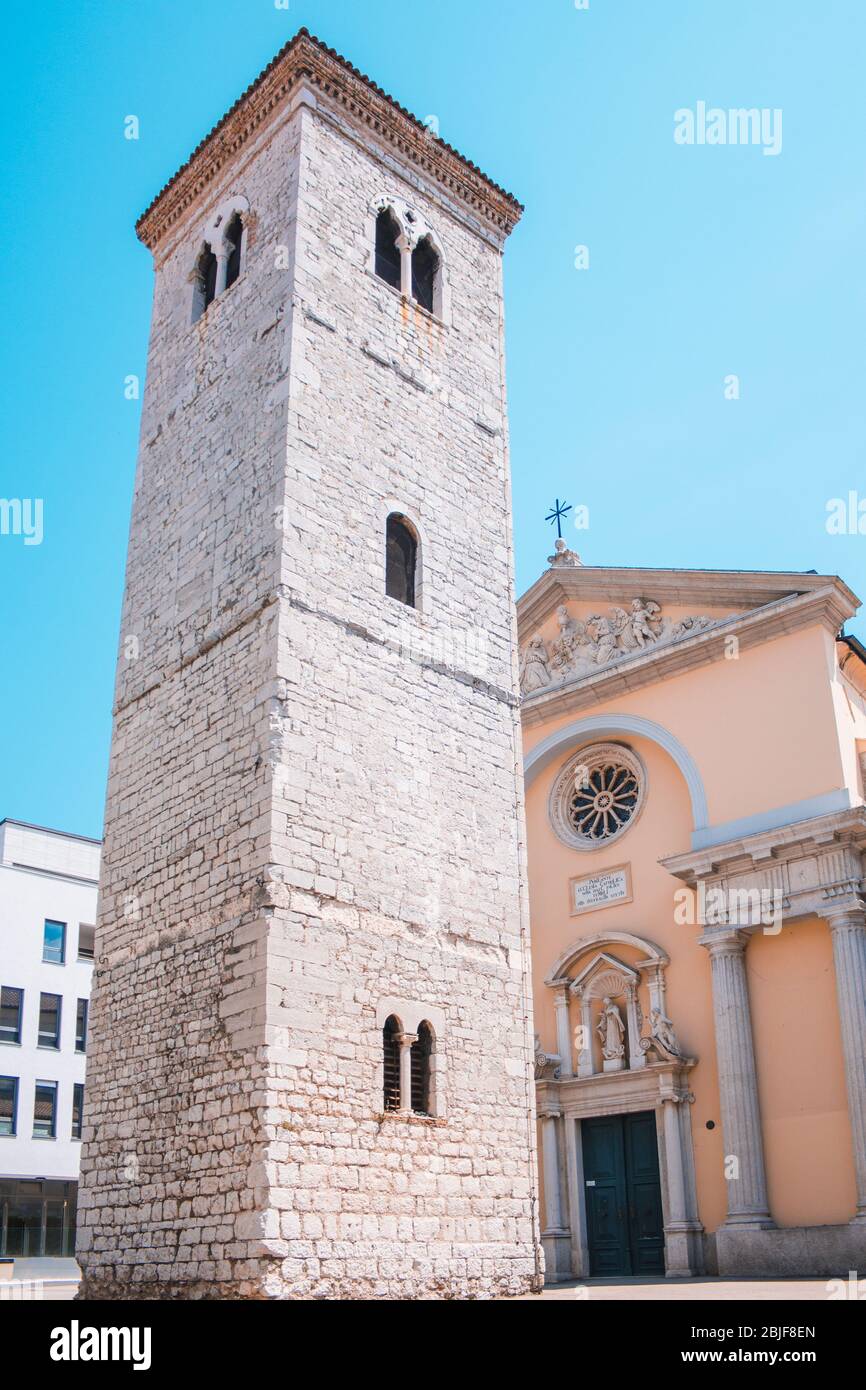 Kathedrale der Himmelfahrt der Jungfrau Maria in Pula, Halbinsel Istrien in Kroatien Stockfoto