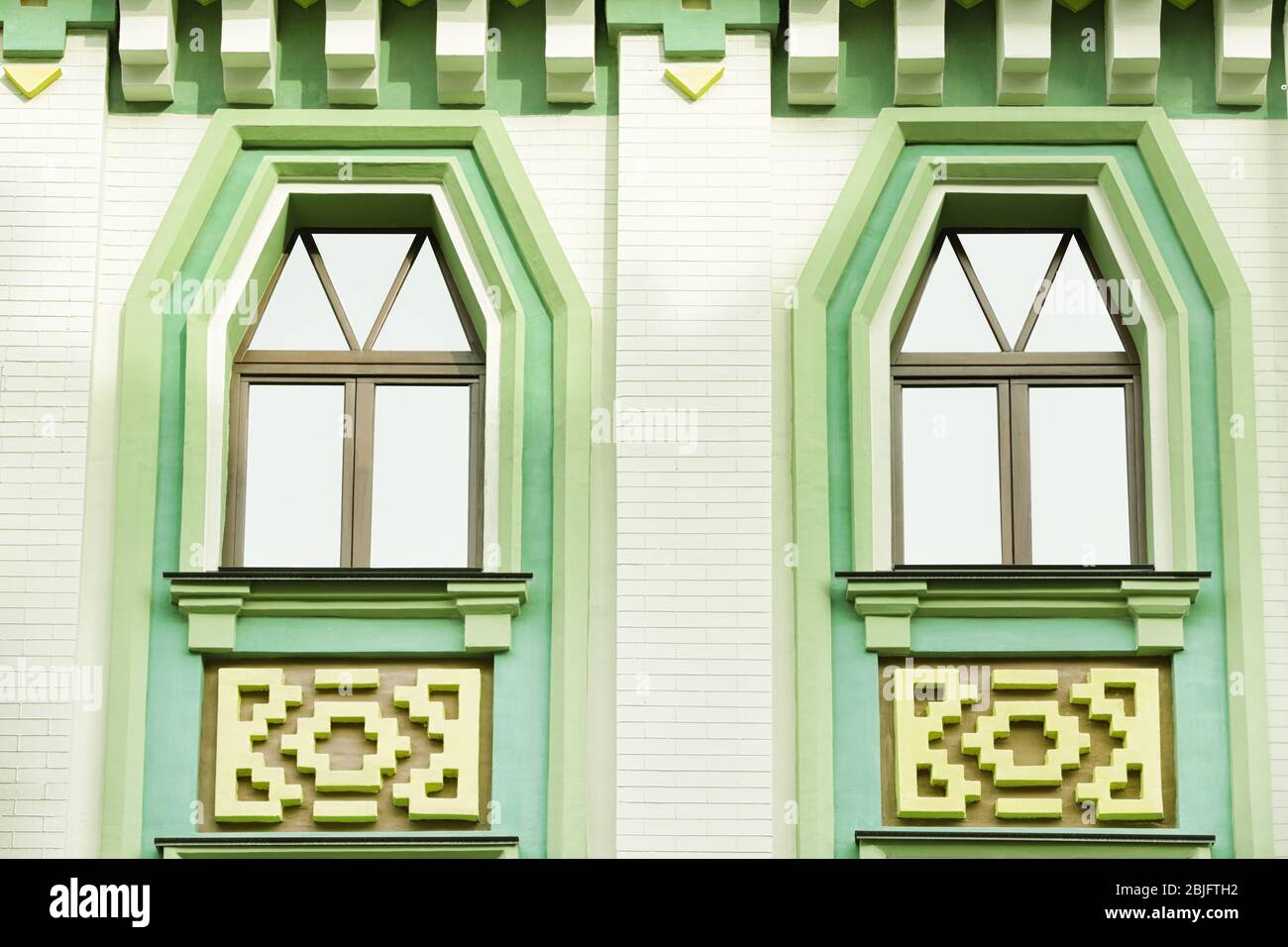 Bogenfenster mit Backstein-Wand Hintergrund Stockfoto