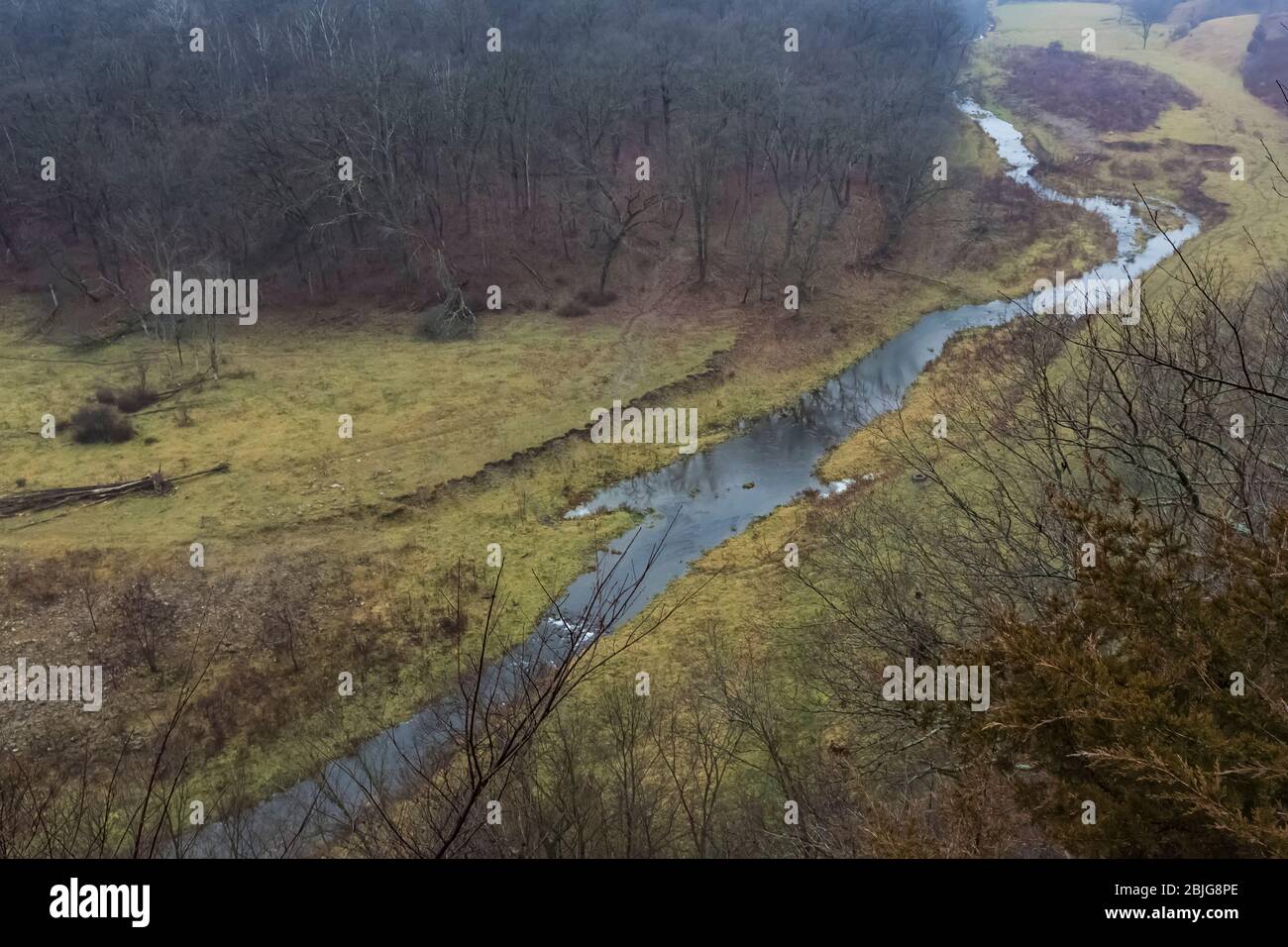 Rush Creek Valley von Bluff in Enterprise Rest Area gesehen Eastbound entlang der Interstate 90 in Minnesota, USA Stockfoto