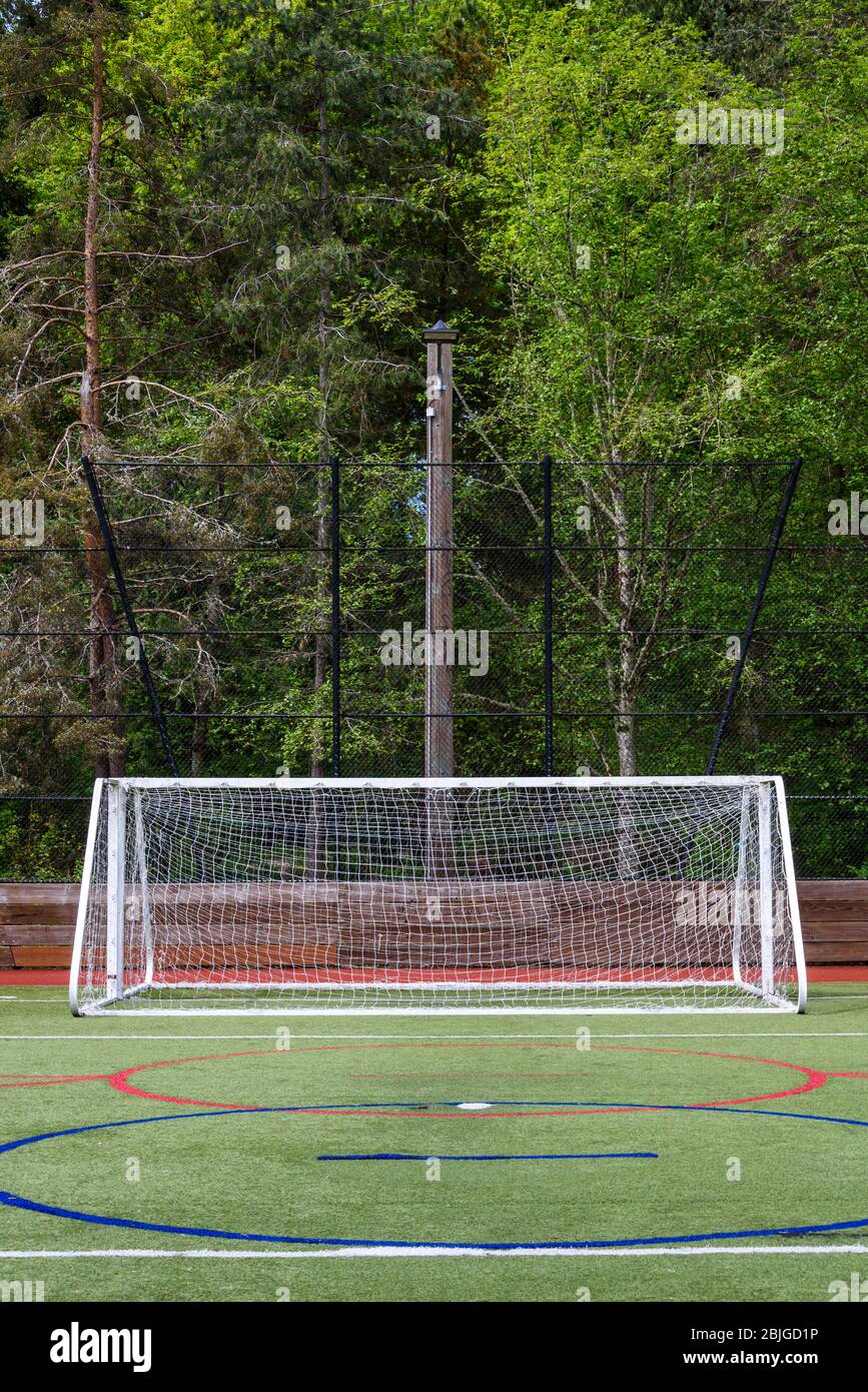 Lokale Sportplatz mit Markierungen und Feld Ziel, Kunstrasen Stockfoto