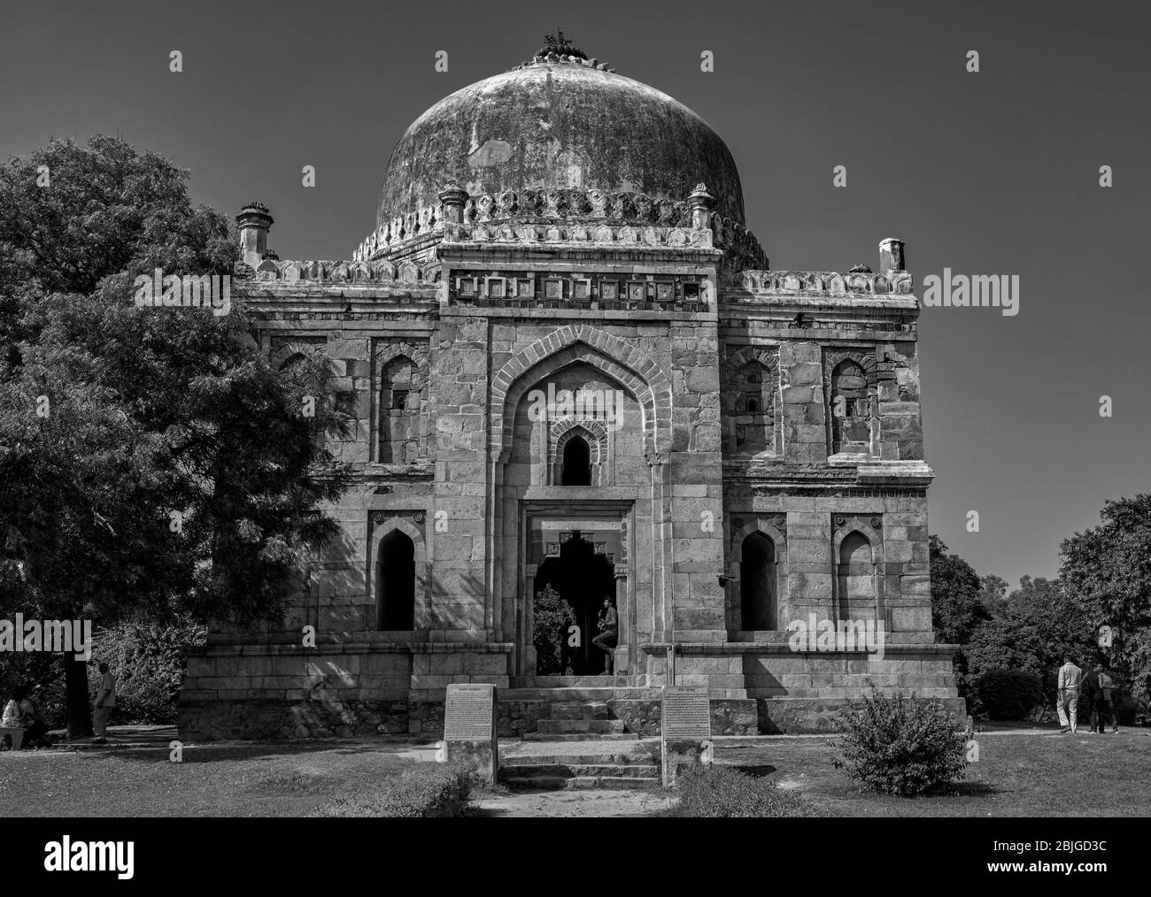 Delhi / Indien - 8. Oktober 2019: Shish Gumbad Grab der Lodi-Dynastie in Lodhi Gardens in Neu-Delhi, Indien Stockfoto